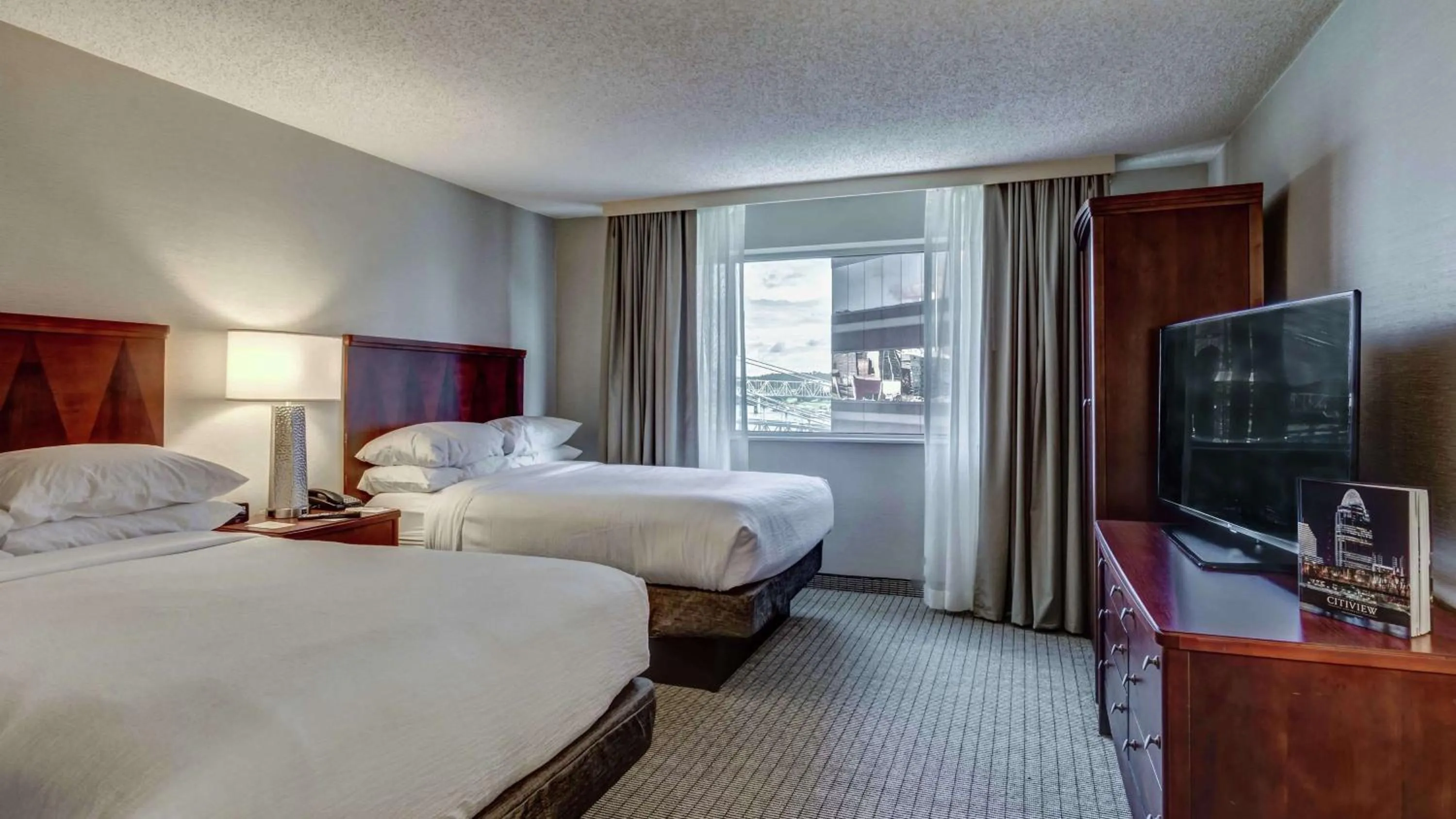 Bedroom, Bed in Embassy Suites Cincinnati - RiverCenter