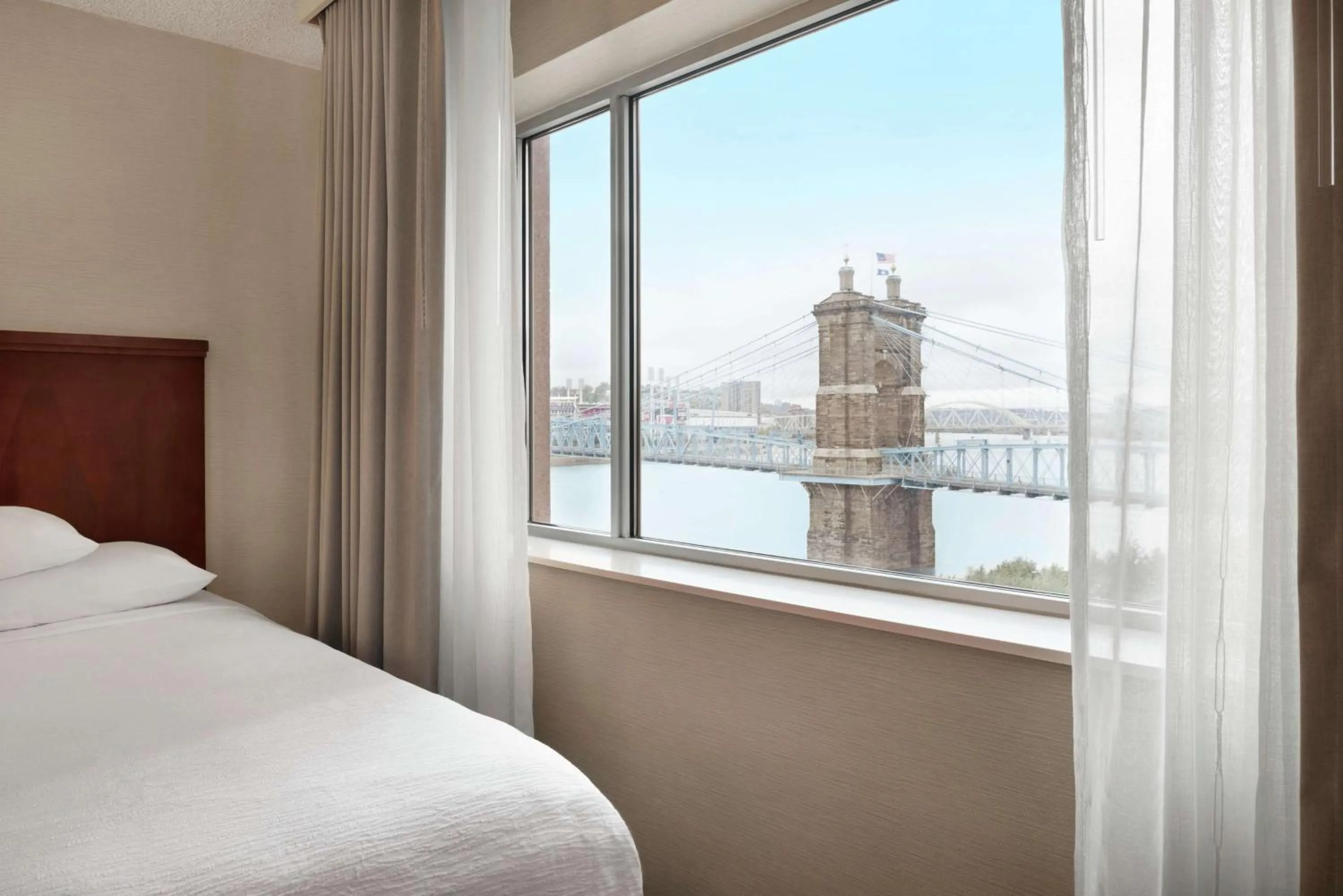 Bed in Embassy Suites Cincinnati - RiverCenter