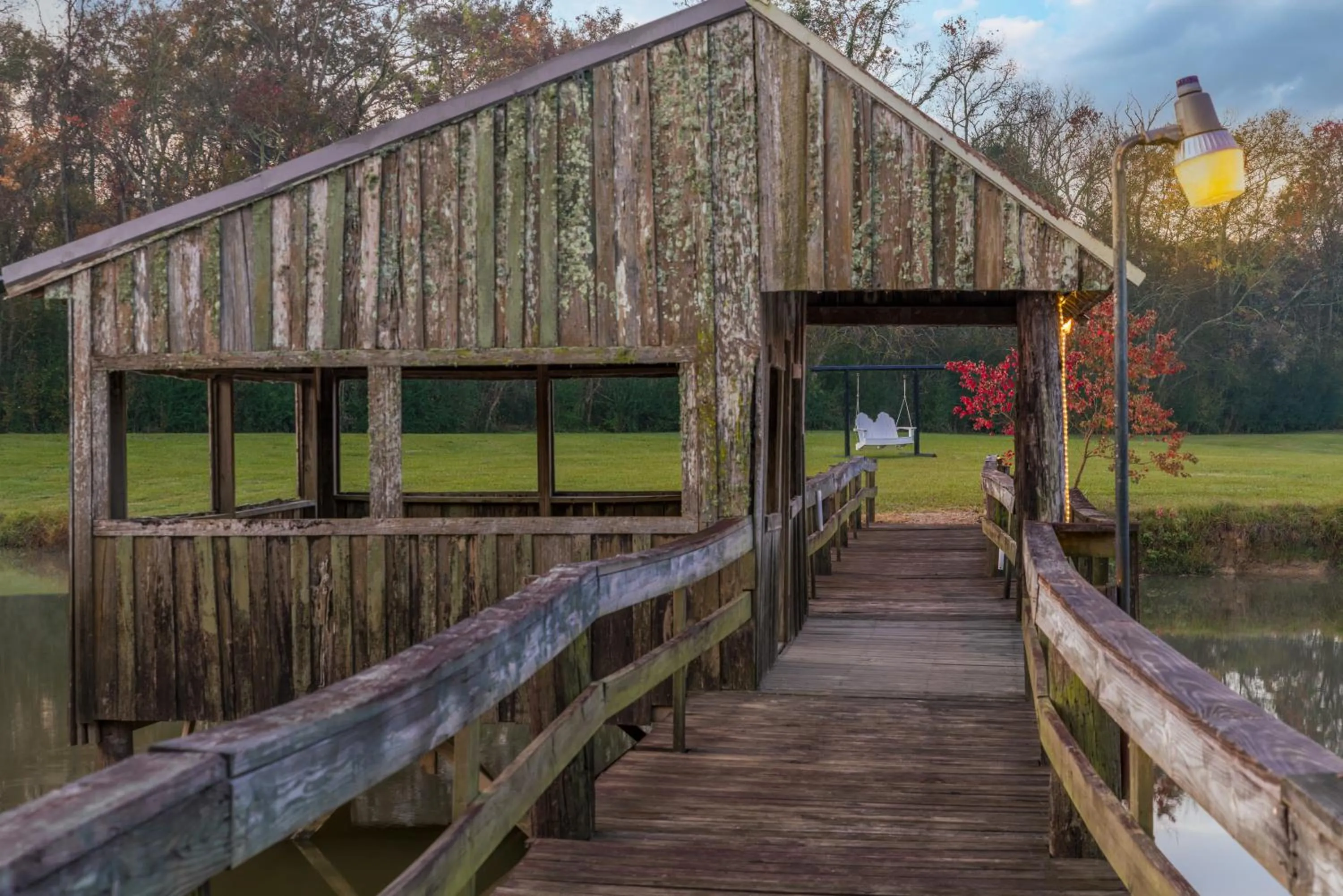 Lake view in Maison D'Memoire Bed & Breakfast Cottages