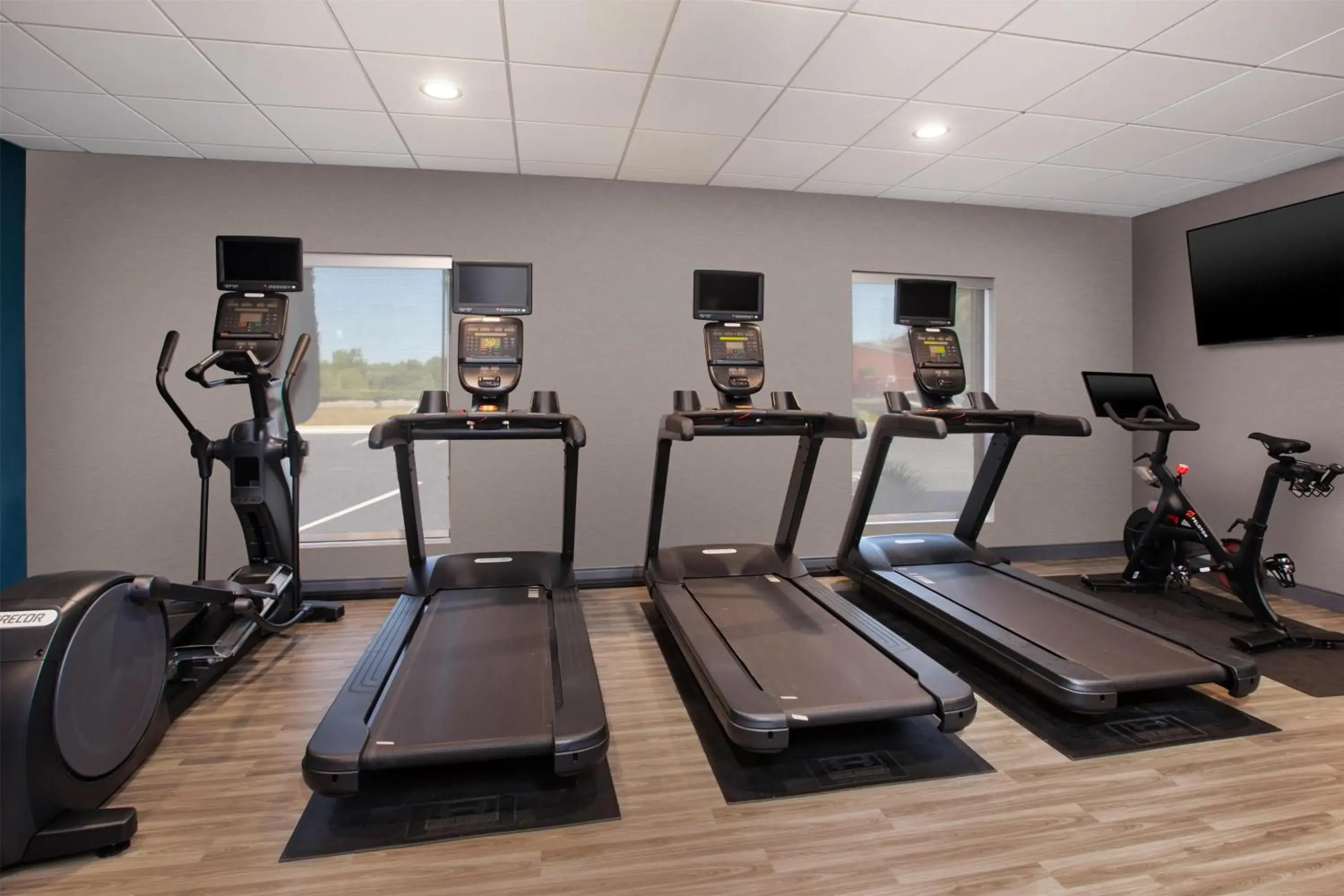 Fitness centre/facilities in Hampton Inn Coventry-Warwick Area Fitness centre/facilities in Hampton Inn Coventry-Warwick Area