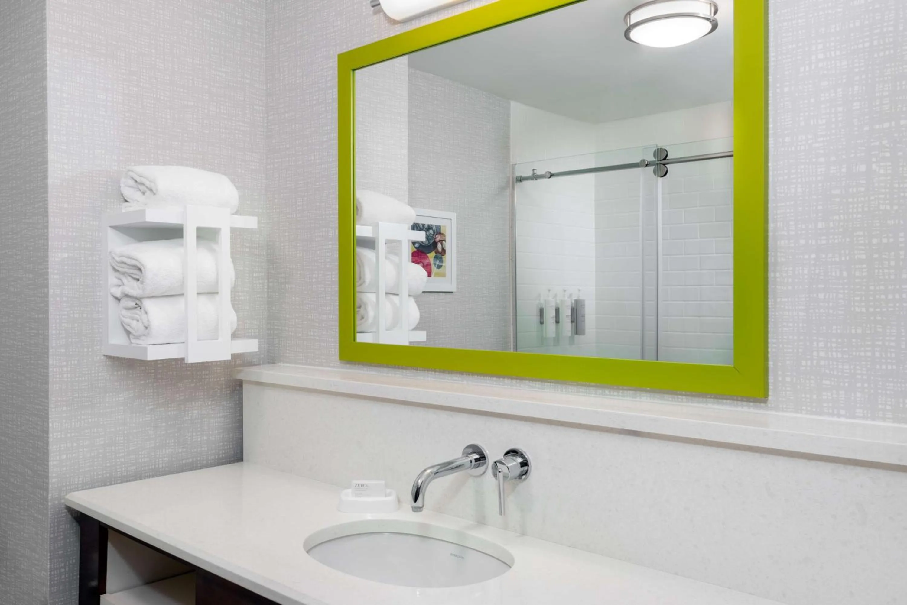 Bathroom in Hampton Inn Coventry-Warwick Area