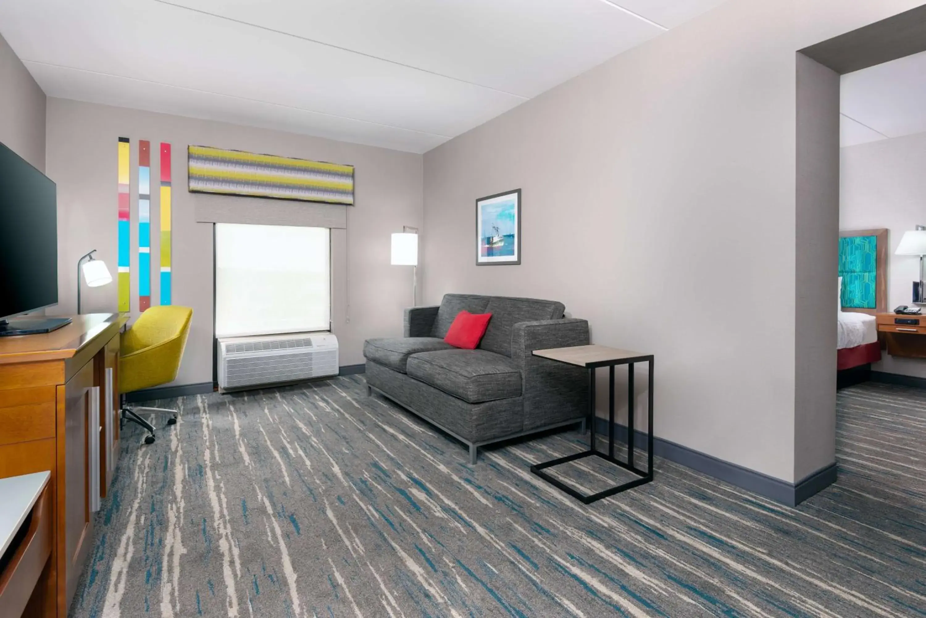 Living room, Bed in Hampton Inn Coventry-Warwick Area Living room, Bed in Hampton Inn Coventry-Warwick Area
