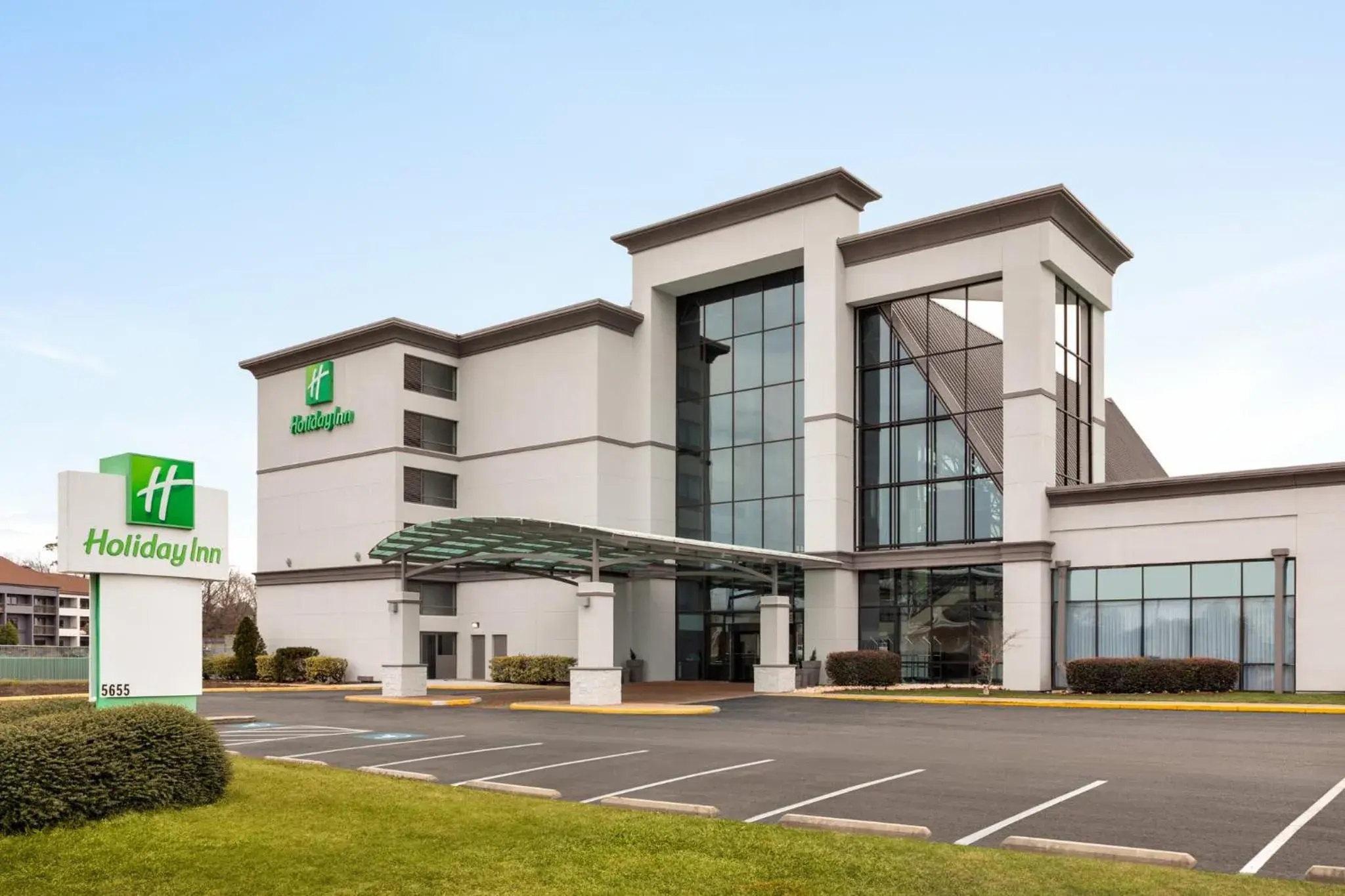 Property building in Holiday Inn Virginia Beach - Norfolk by IHG Property building in Holiday Inn Virginia Beach - Norfolk by IHG