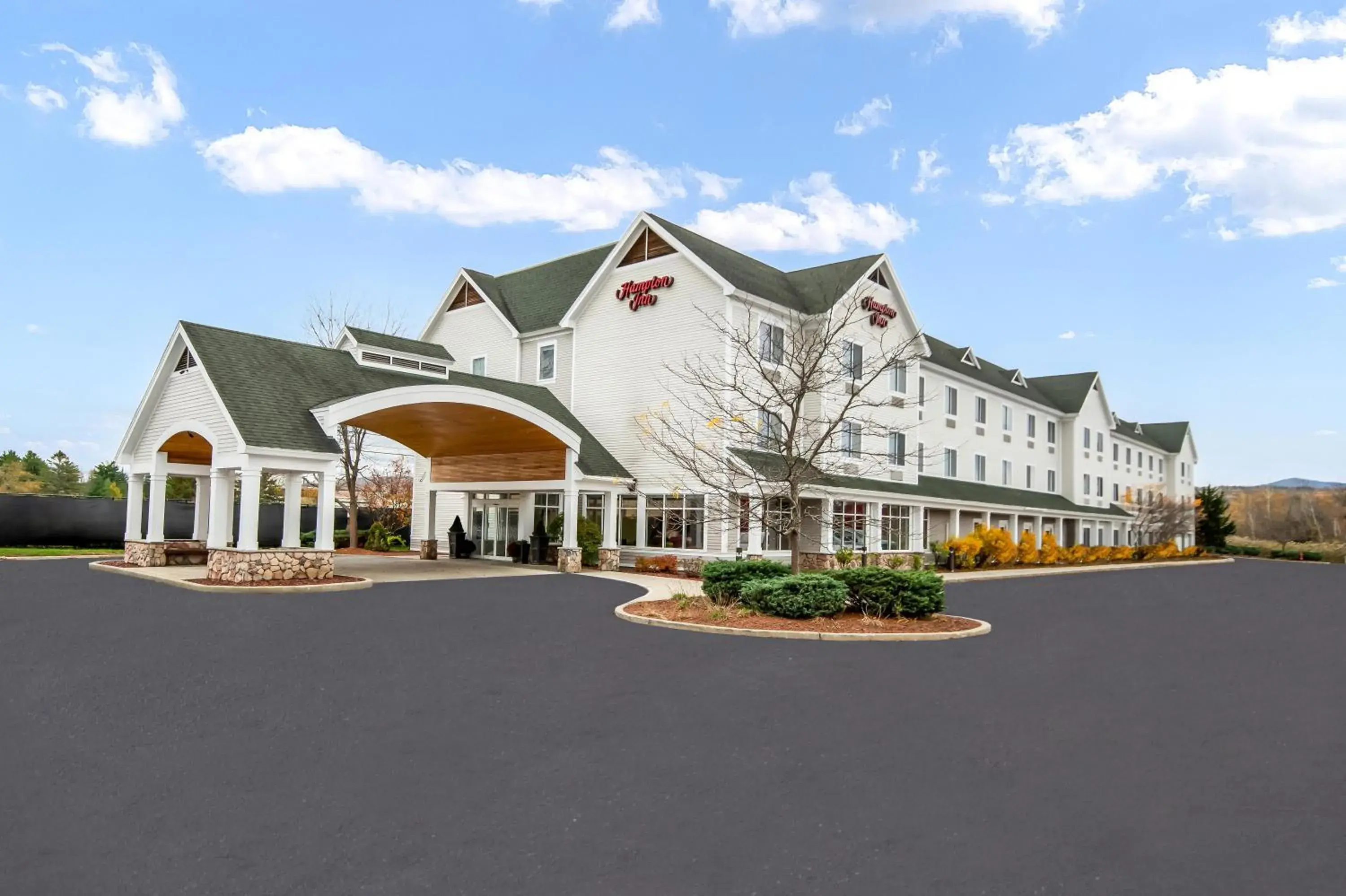 Property building in Hampton Inn Rutland/Killington Property building in Hampton Inn Rutland/Killington