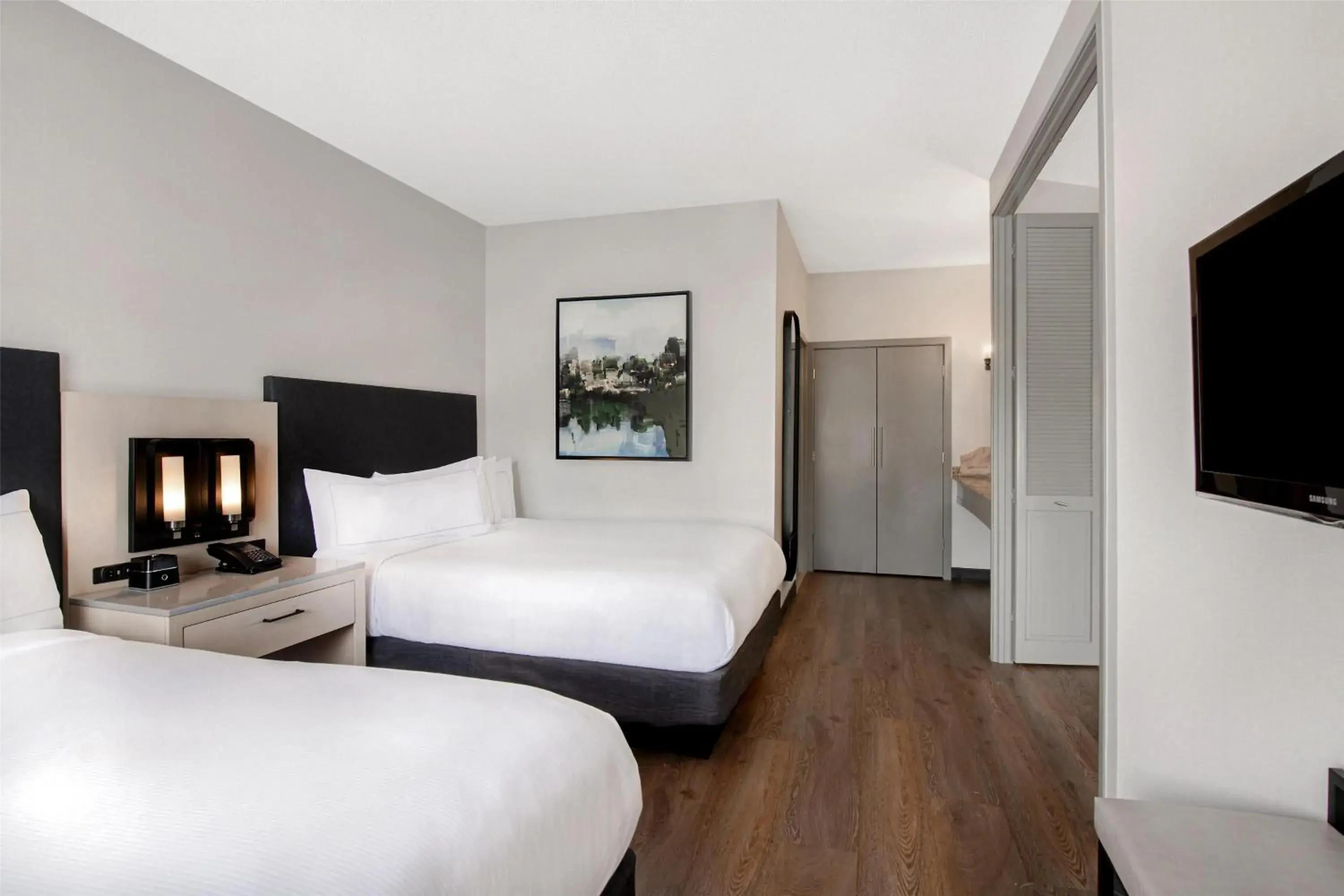 Bed in DoubleTree Suites by Hilton Raleigh-Durham Bed in DoubleTree Suites by Hilton Raleigh-Durham