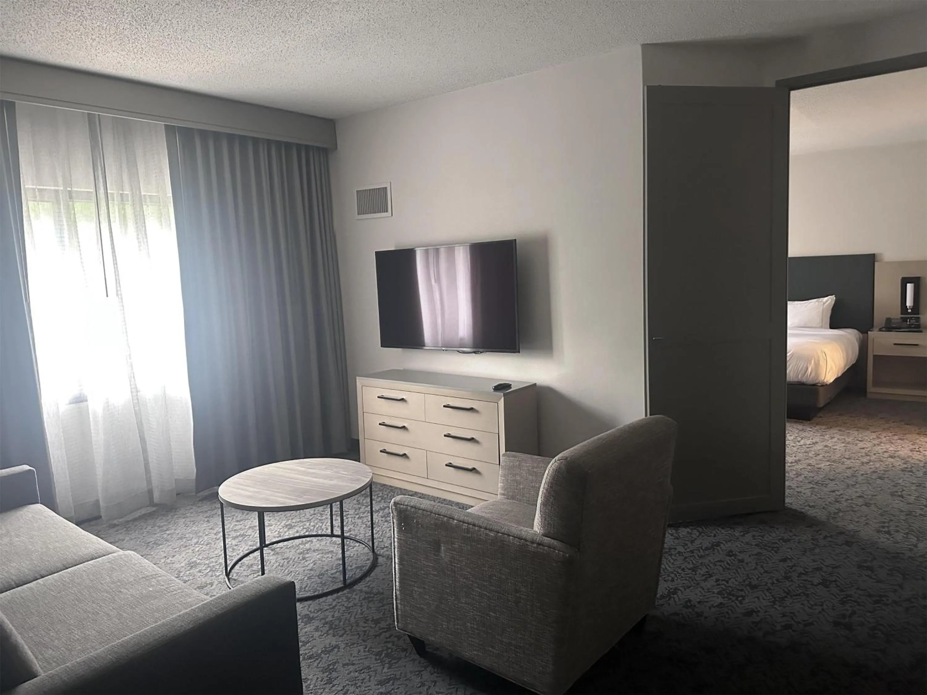 Living room, Bed in DoubleTree Suites by Hilton Raleigh-Durham