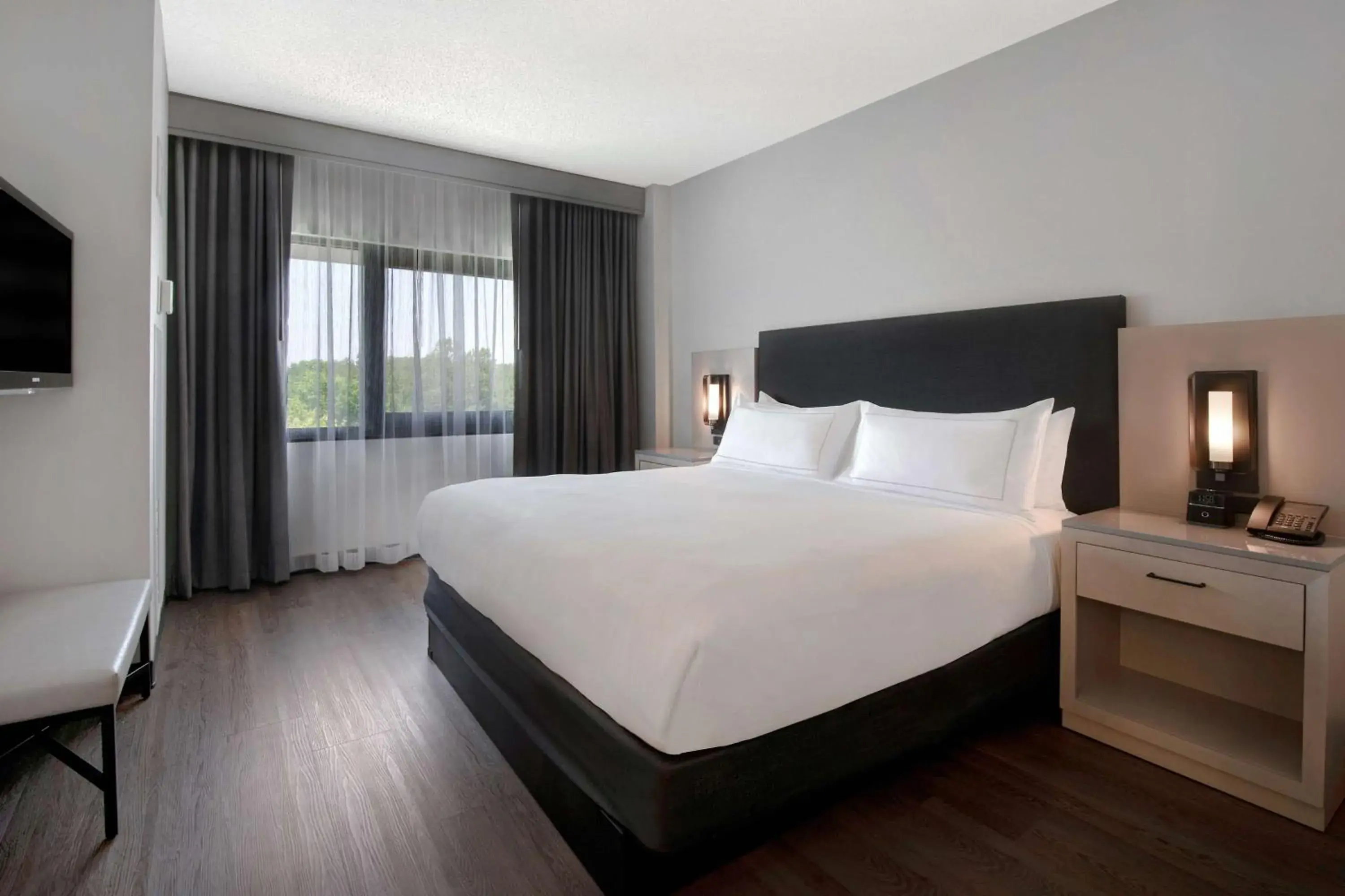 Bed in DoubleTree Suites by Hilton Raleigh-Durham Bed in DoubleTree Suites by Hilton Raleigh-Durham