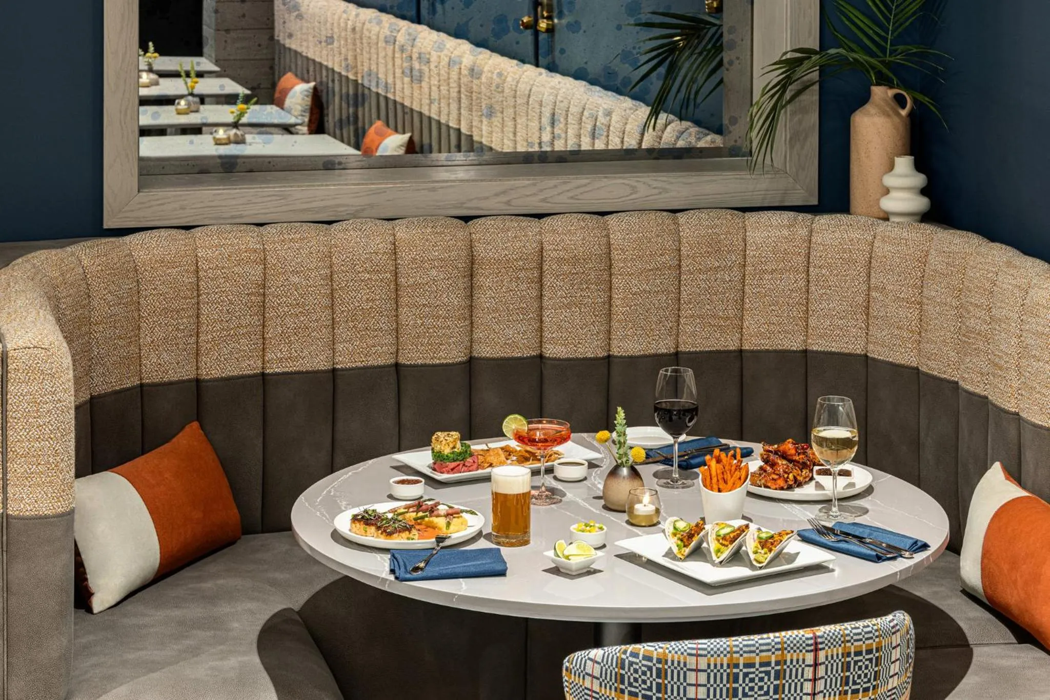 Restaurant/places to eat in Crowne Plaza Virginia Beach Town Center by IHG