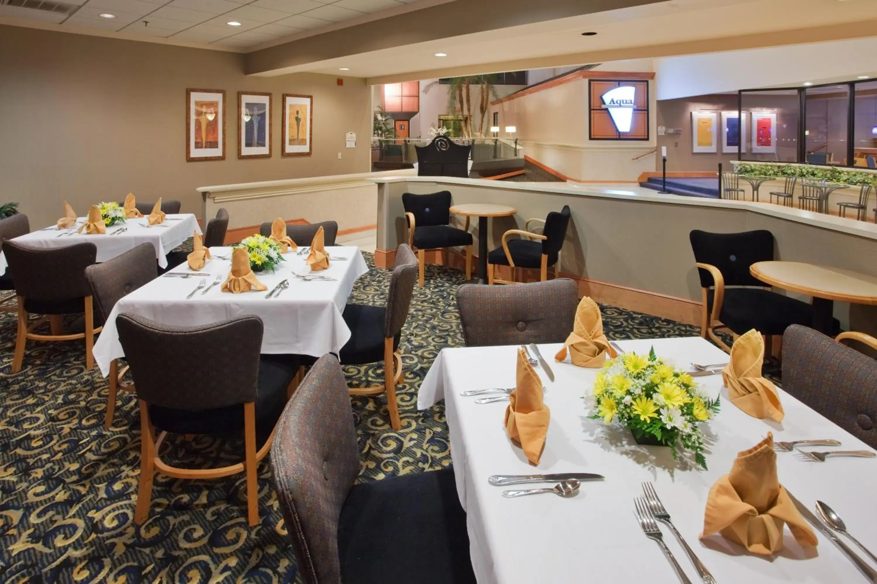 Restaurant/places to eat in Crowne Plaza Virginia Beach Town Center by IHG Restaurant/places to eat in Crowne Plaza Virginia Beach Town Center by IHG