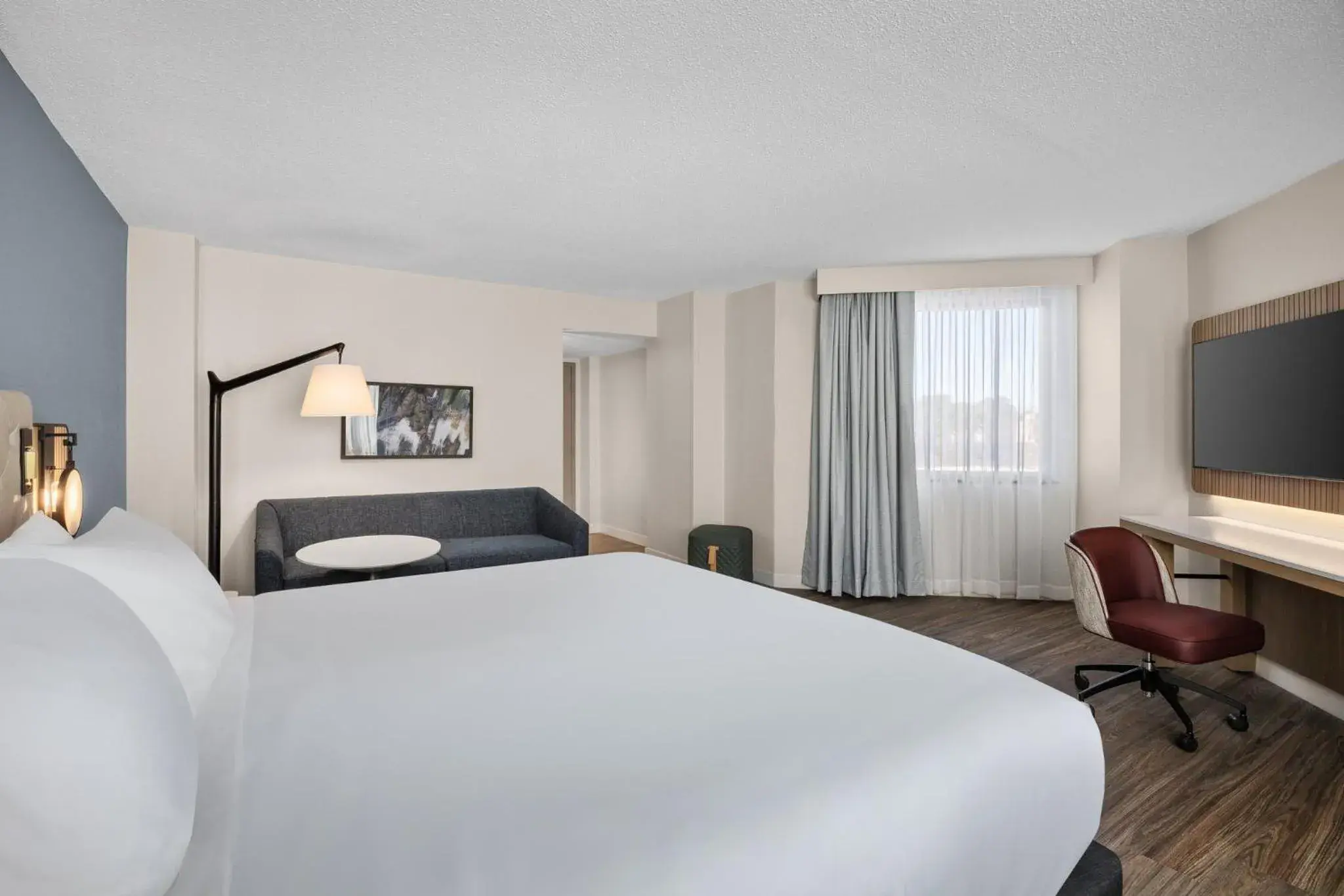 Photo of the whole room, Bed in Crowne Plaza Virginia Beach Town Center by IHG Photo of the whole room, Bed in Crowne Plaza Virginia Beach Town Center by IHG