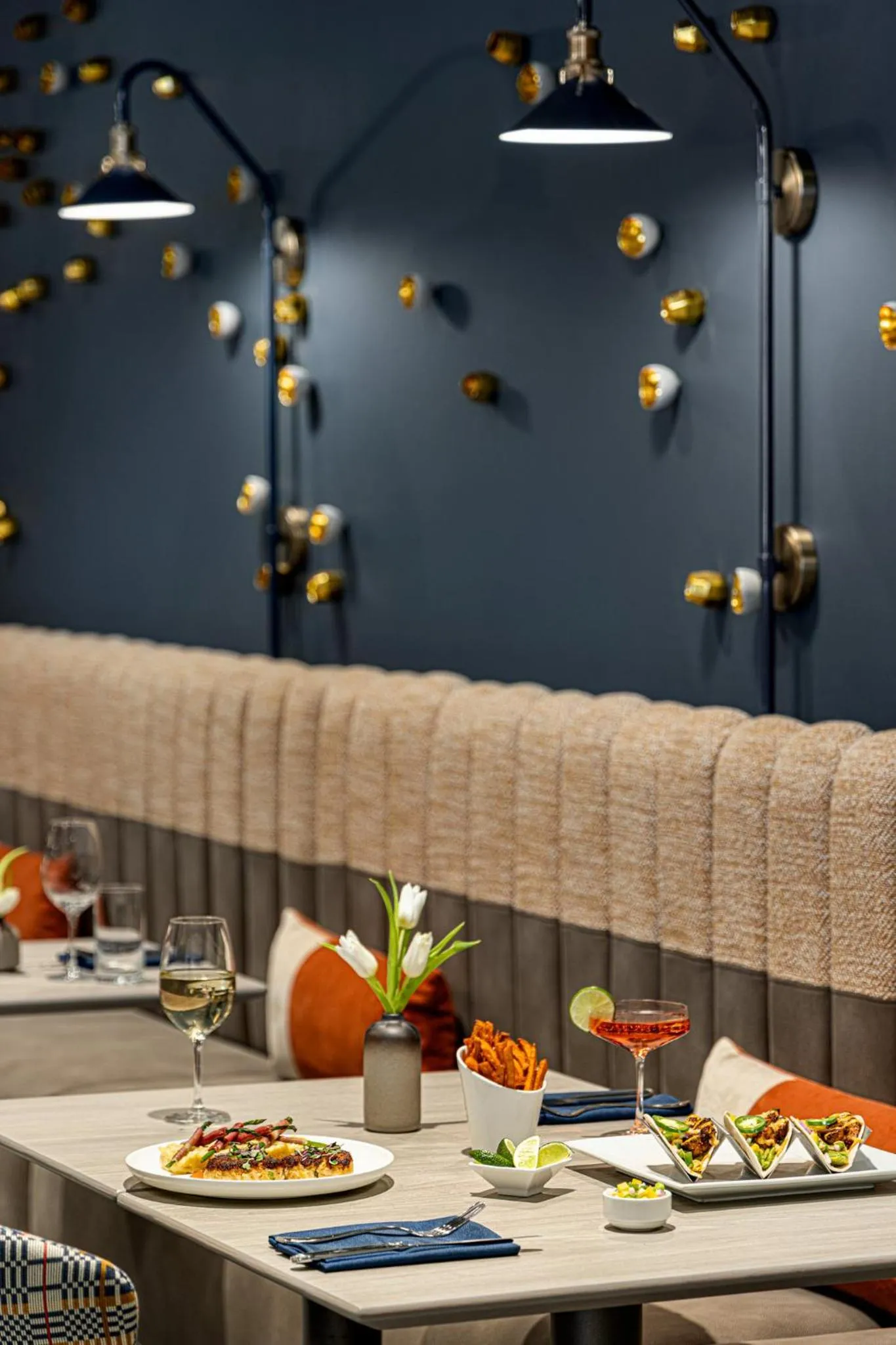 Restaurant/places to eat in Crowne Plaza Virginia Beach Town Center by IHG