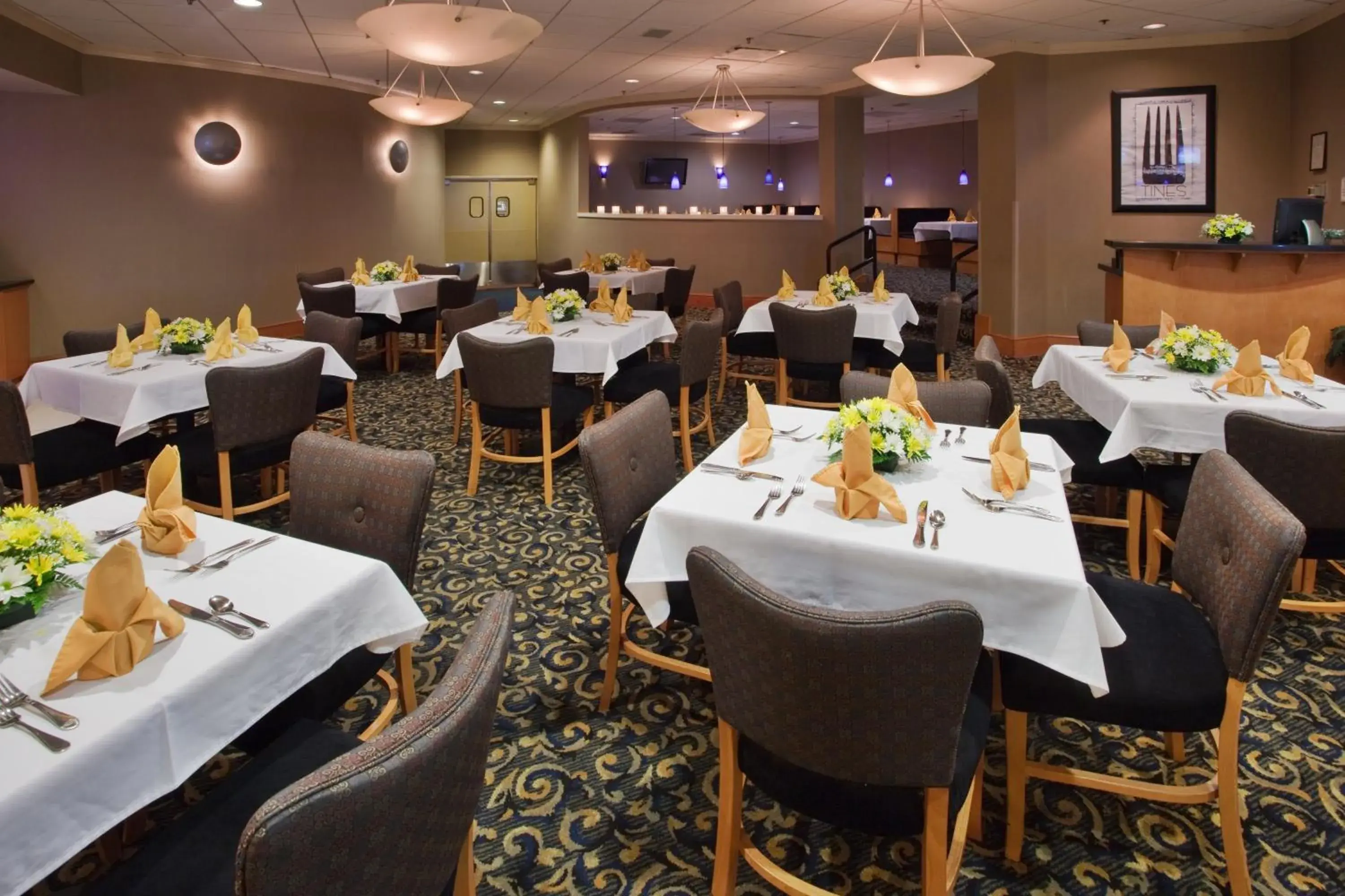 Restaurant/places to eat in Crowne Plaza Virginia Beach Town Center by IHG Restaurant/places to eat in Crowne Plaza Virginia Beach Town Center by IHG