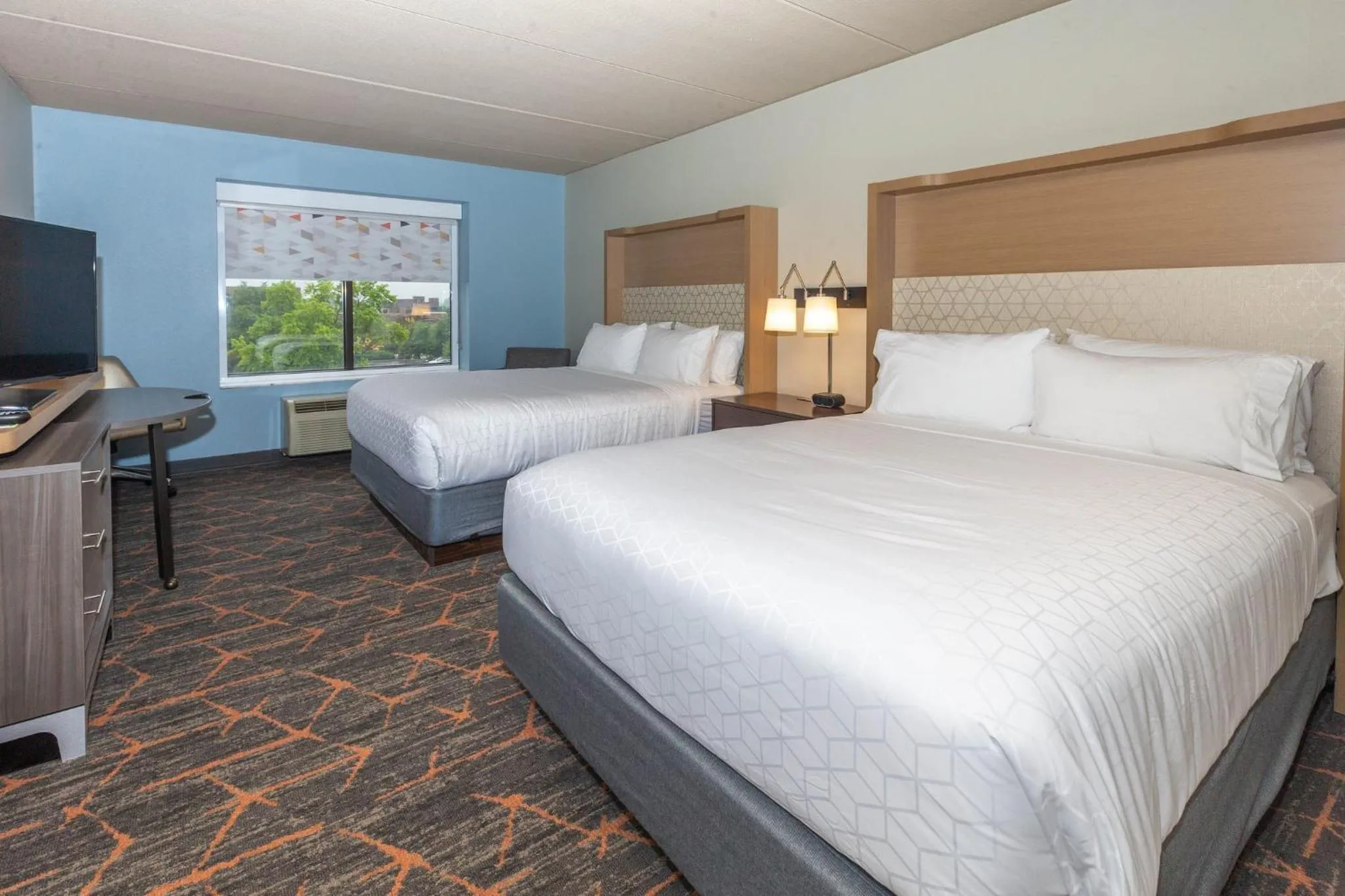 Photo of the whole room, Bed in Holiday Inn Cleveland - South Independence by IHG