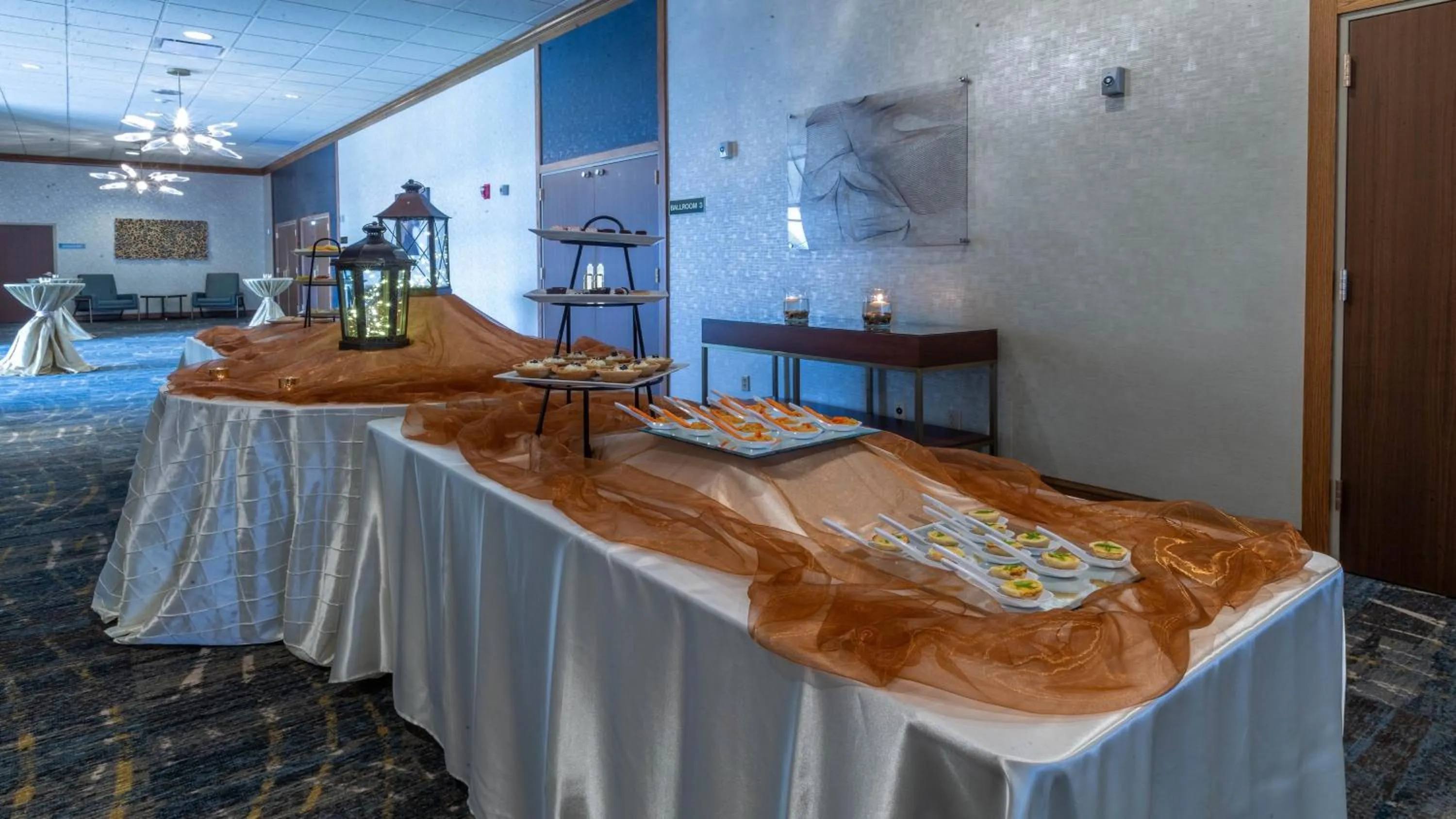 Meeting/conference room in Holiday Inn Cleveland - South Independence by IHG