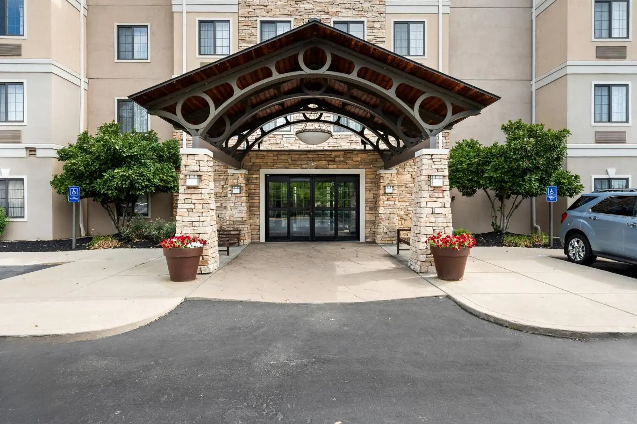 Property building in Staybridge Suites - Cincinnati North by IHG Property building in Staybridge Suites - Cincinnati North by IHG