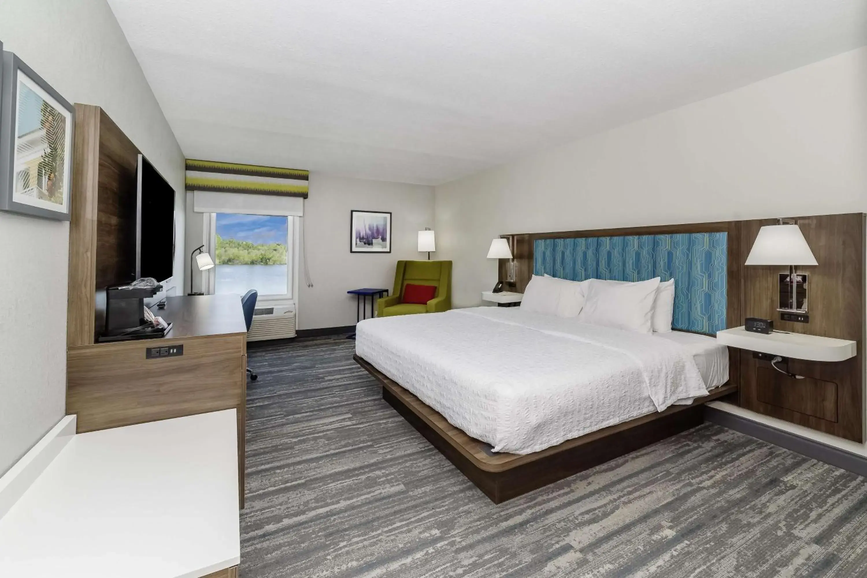 Bed in Hampton Inn By Hilton Port Charlotte