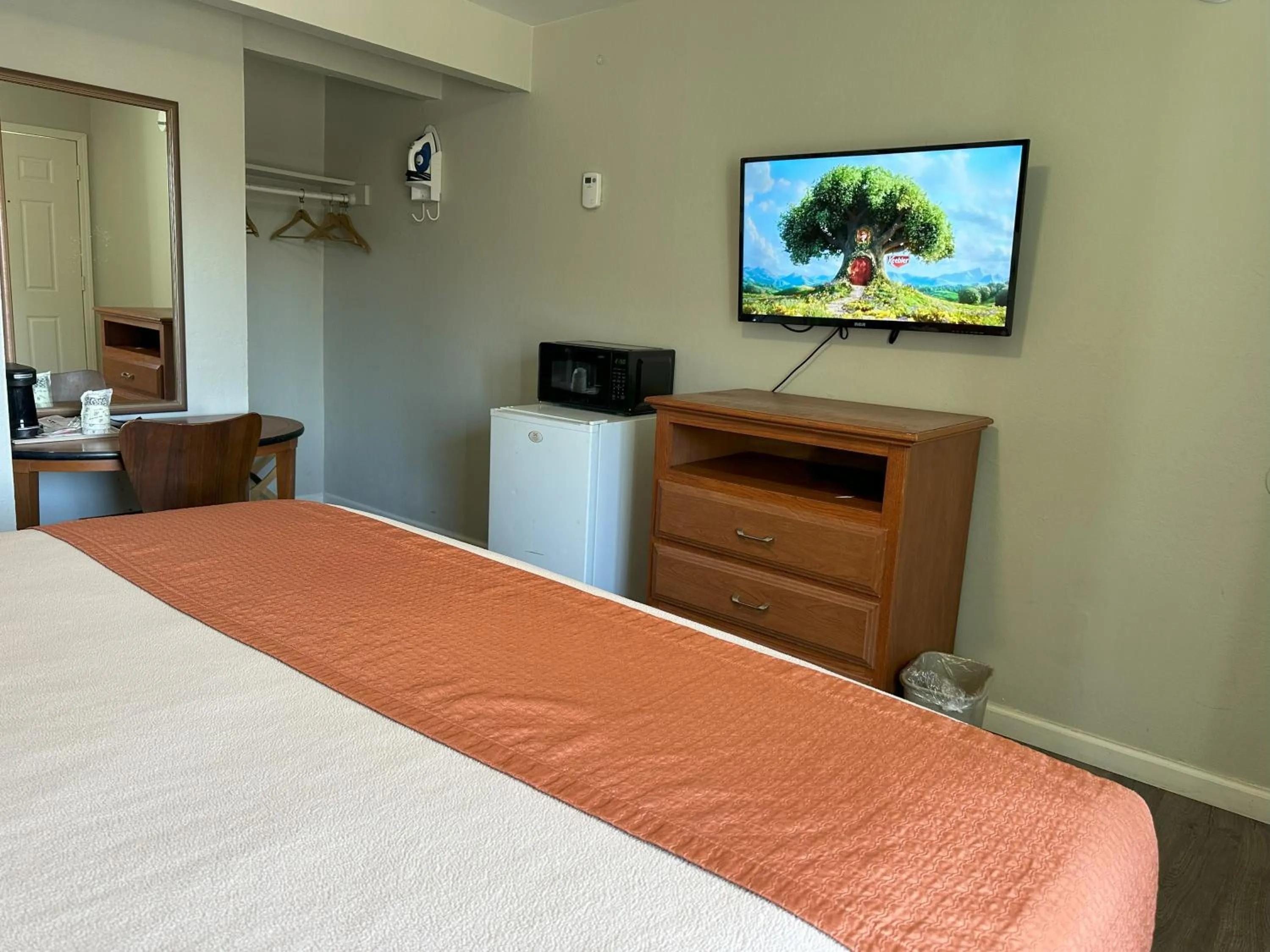 TV and multimedia, Bed in Alpine Inn & Spa