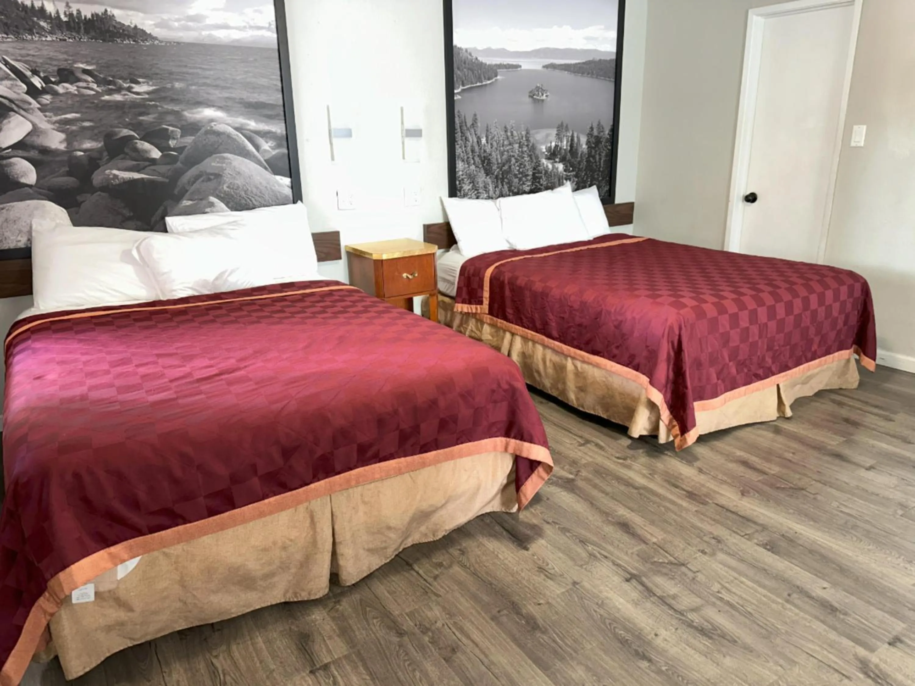 Photo of the whole room, Bed in Alpine Inn & Spa