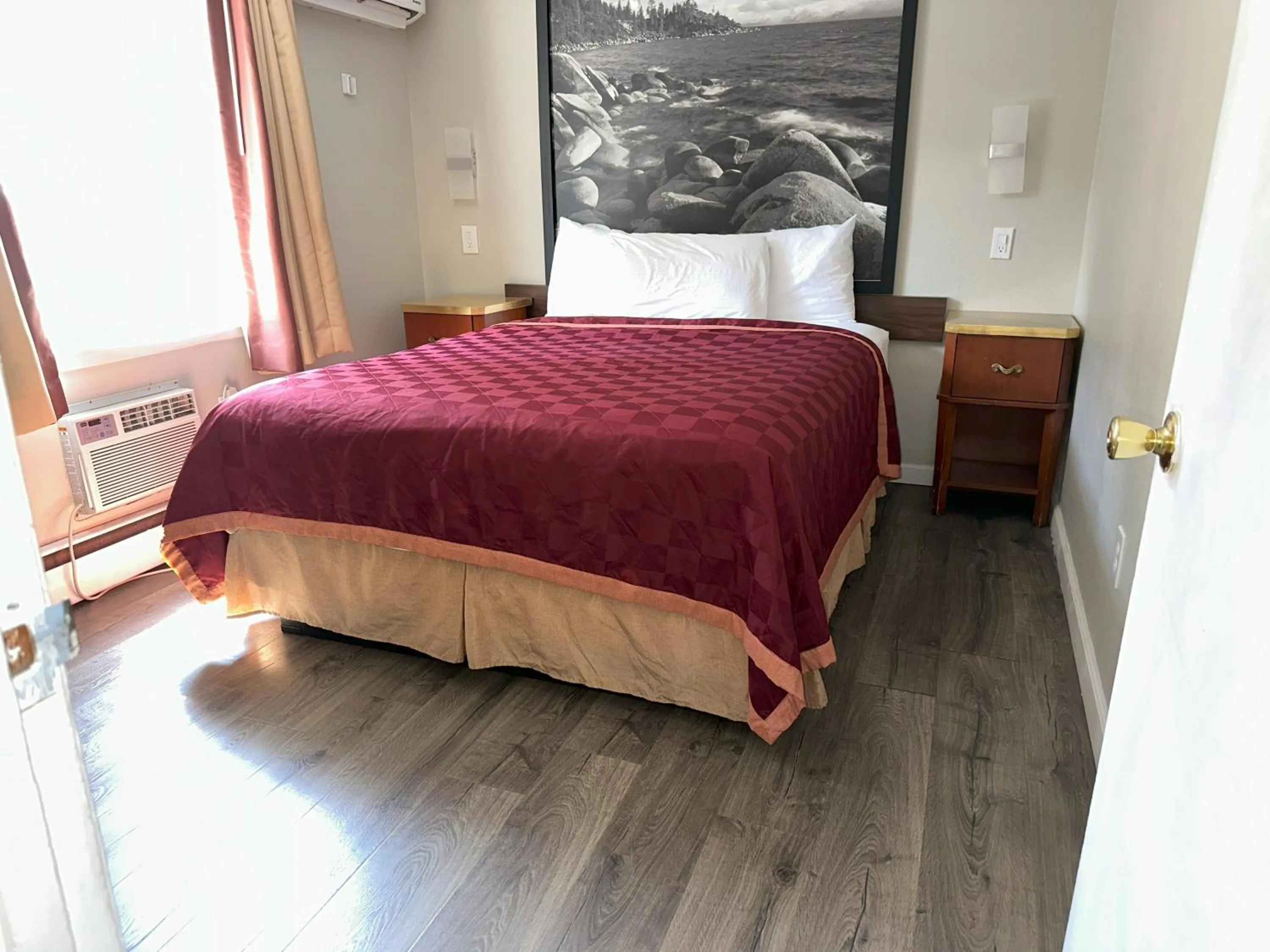 Bedroom, Bed in Alpine Inn & Spa