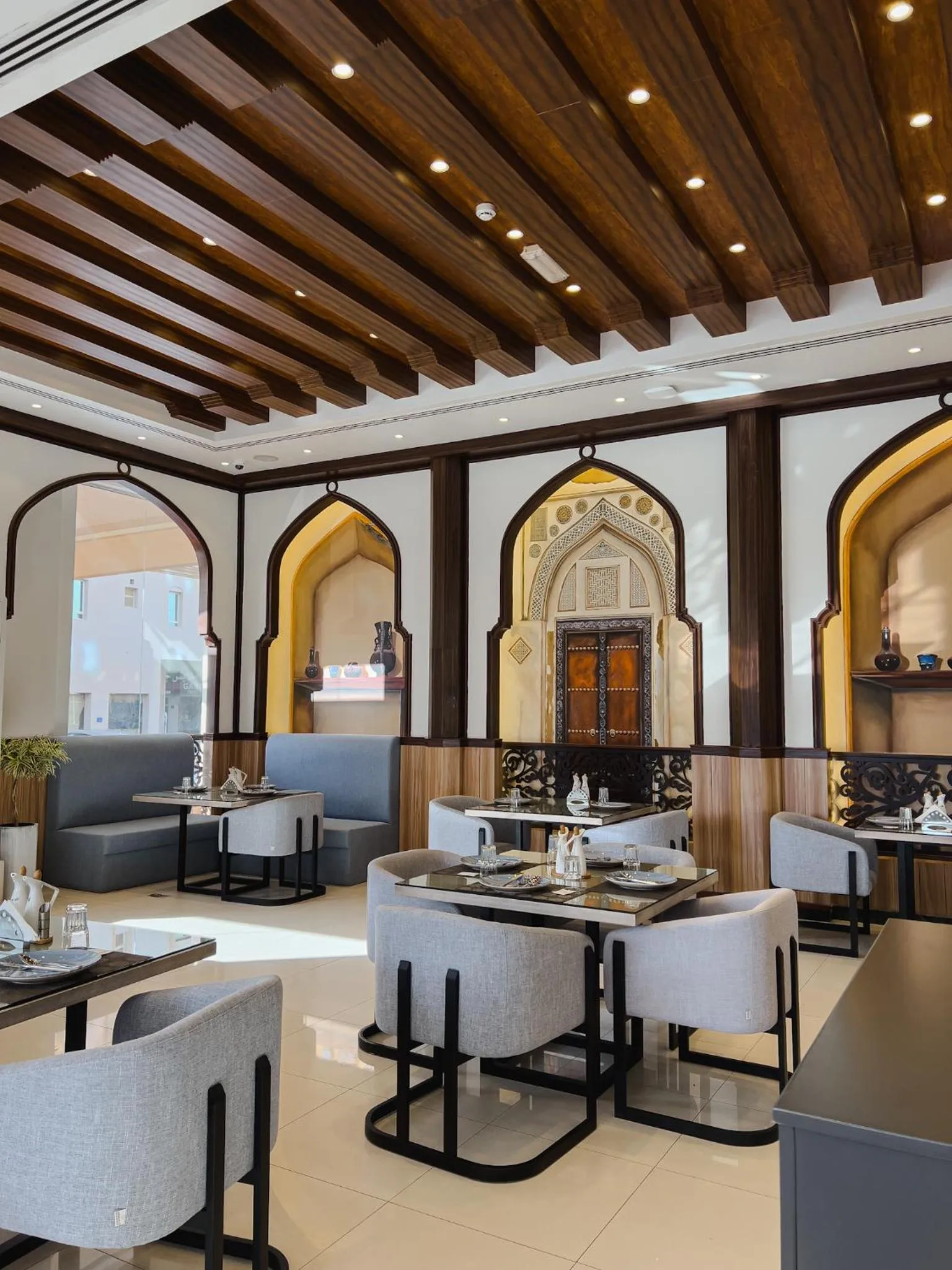 Restaurant/places to eat in Al Maha Int Hotel Oman