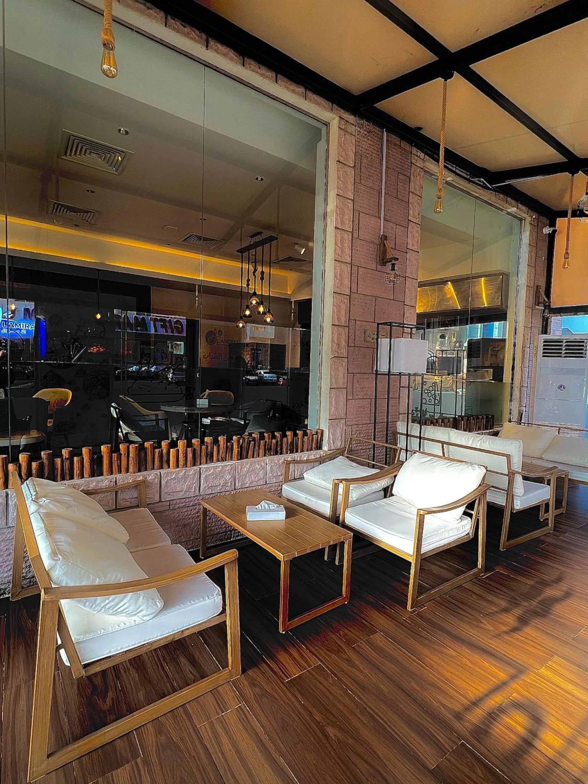 Restaurant/places to eat in Al Maha Int Hotel Oman