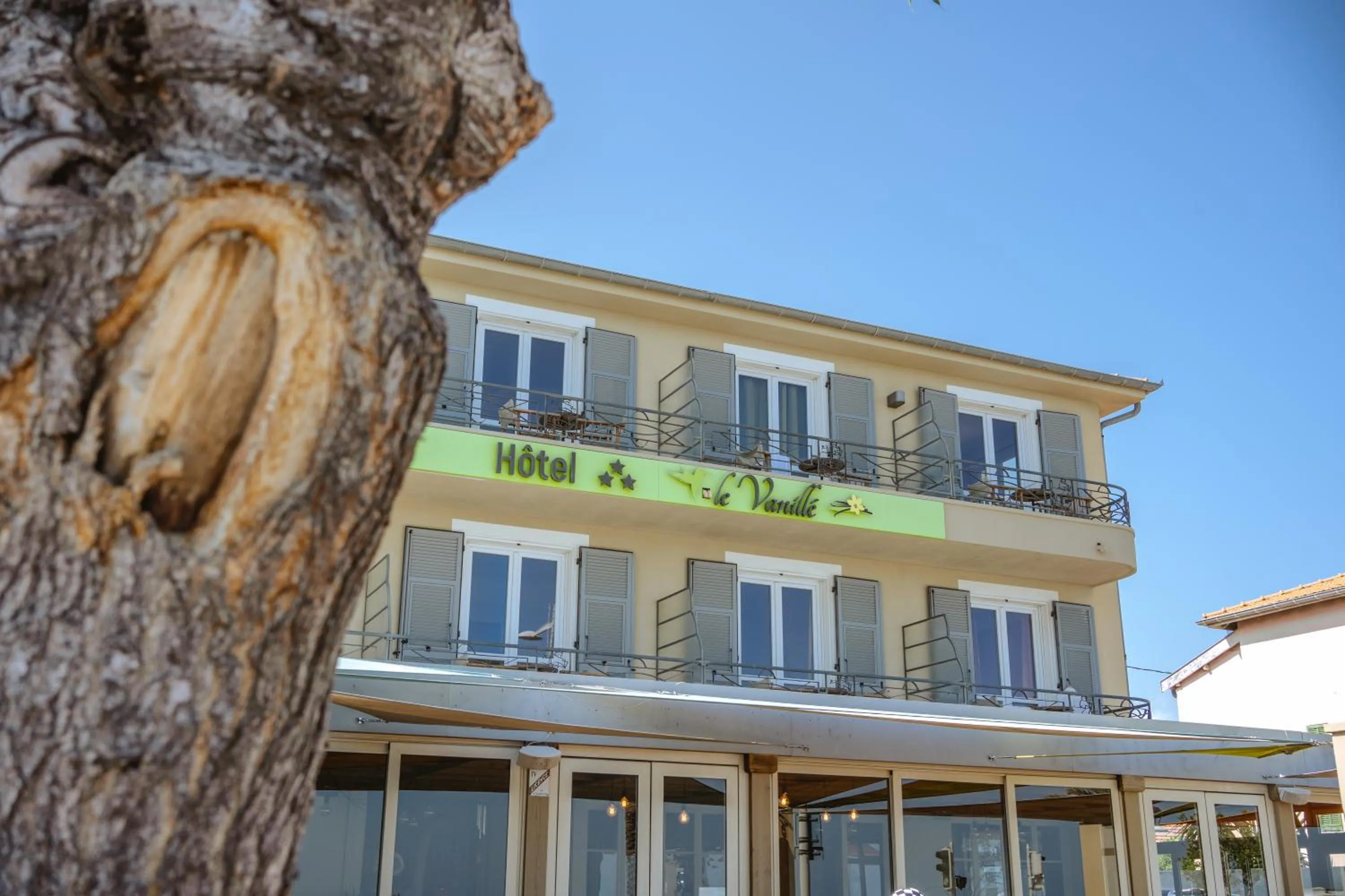 Property building in Hôtel du Bord de Mer "Le Vanillé"