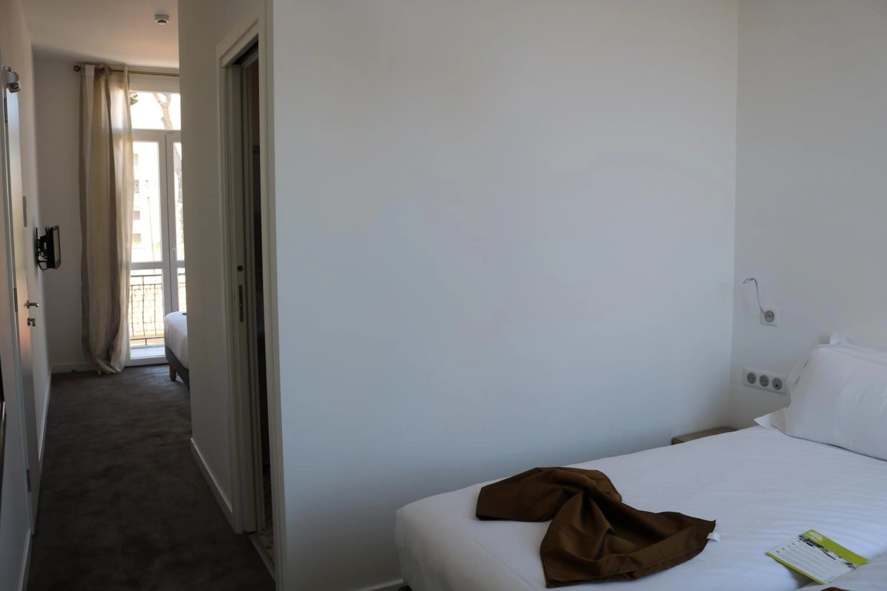 Bed in Hôtel du Bord de Mer "Le Vanillé"