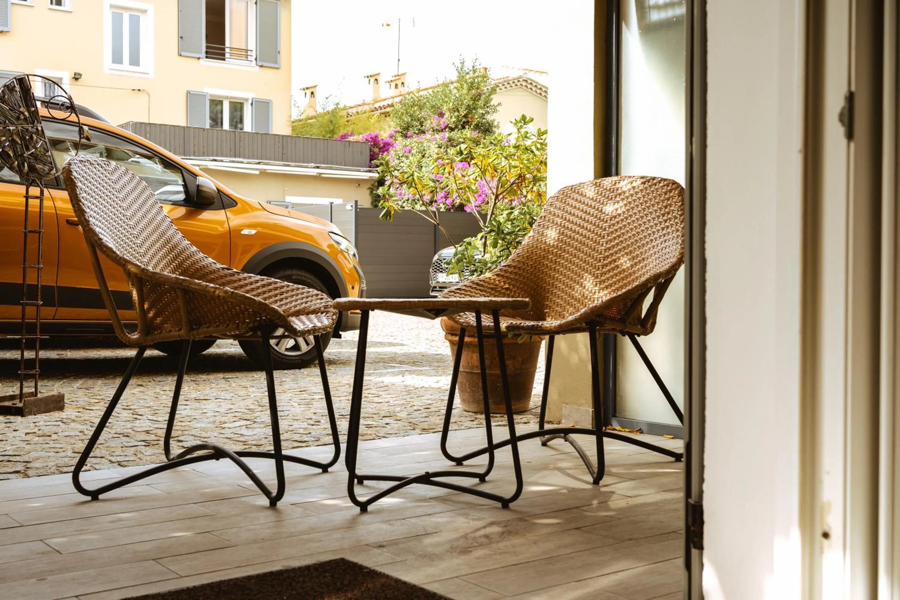 Patio in Hôtel du Bord de Mer "Le Vanillé"