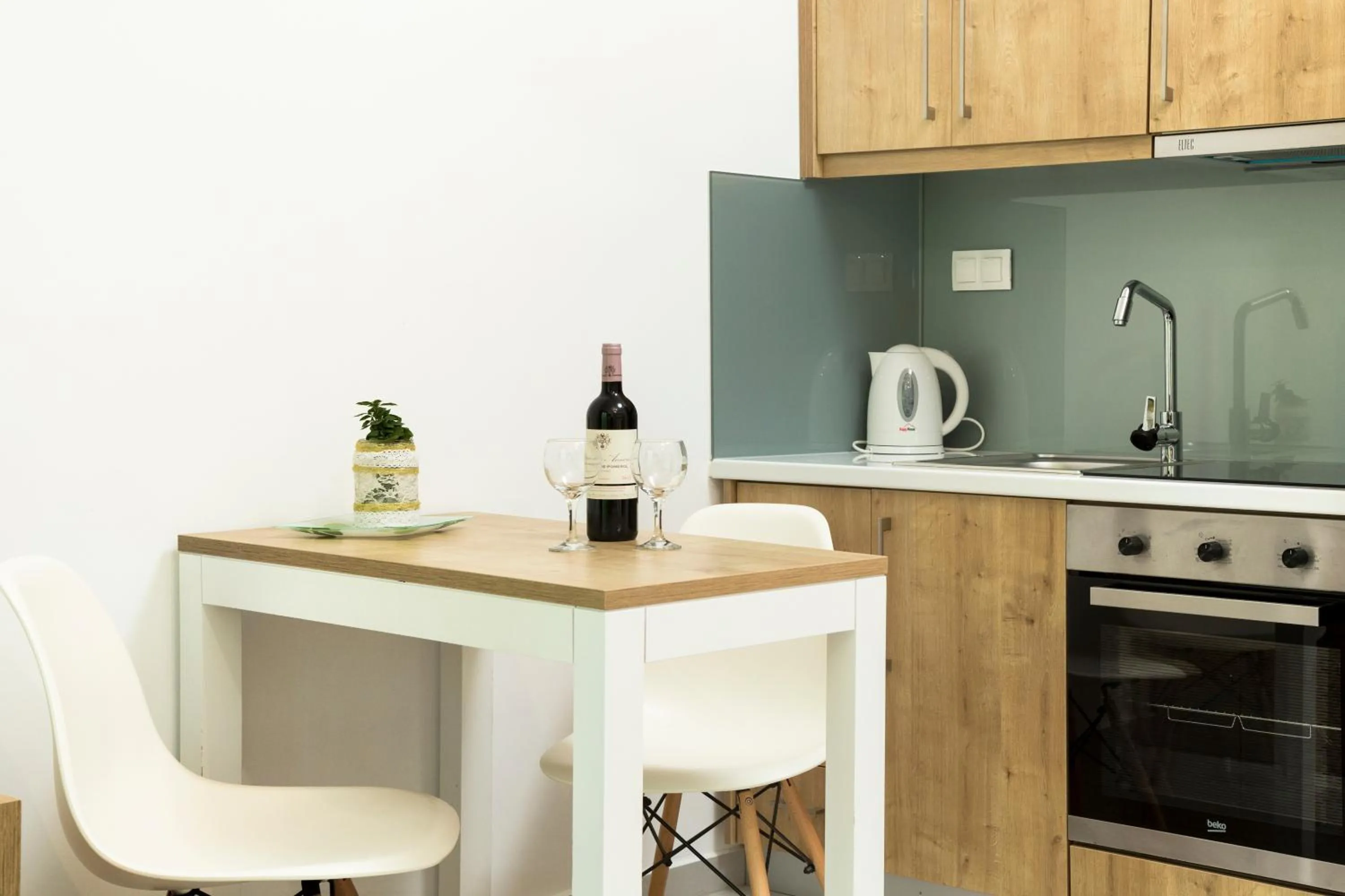 Coffee/tea facilities in Castell Hotel