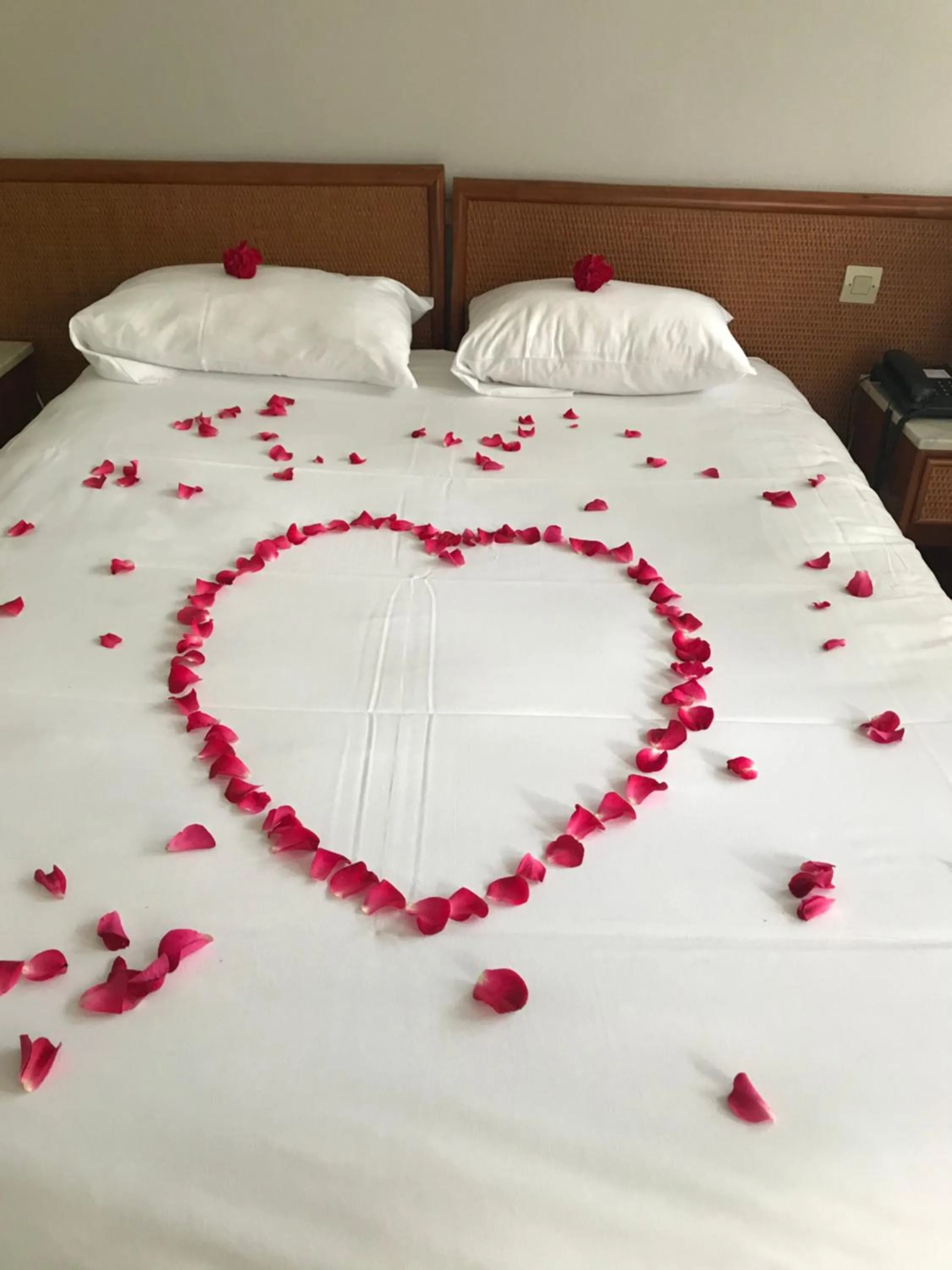 Bed in The Originals Access, Hôtel La Dousseine, Dreux Nord