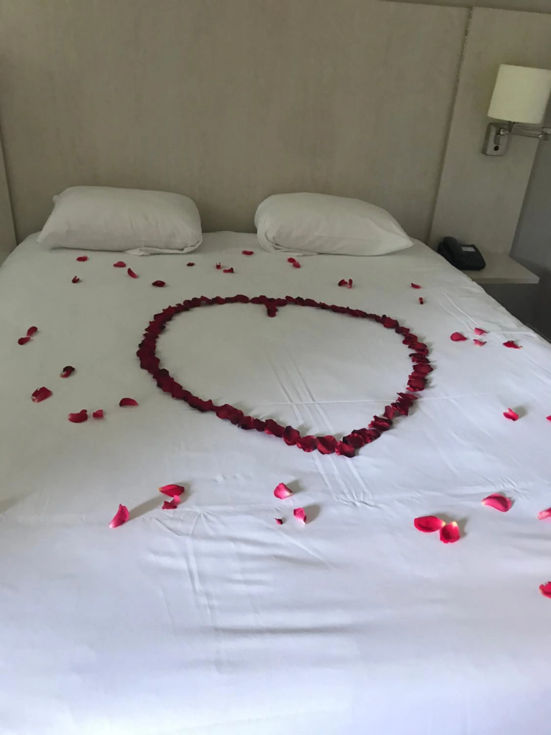 Bed in The Originals Access, Hôtel La Dousseine, Dreux Nord