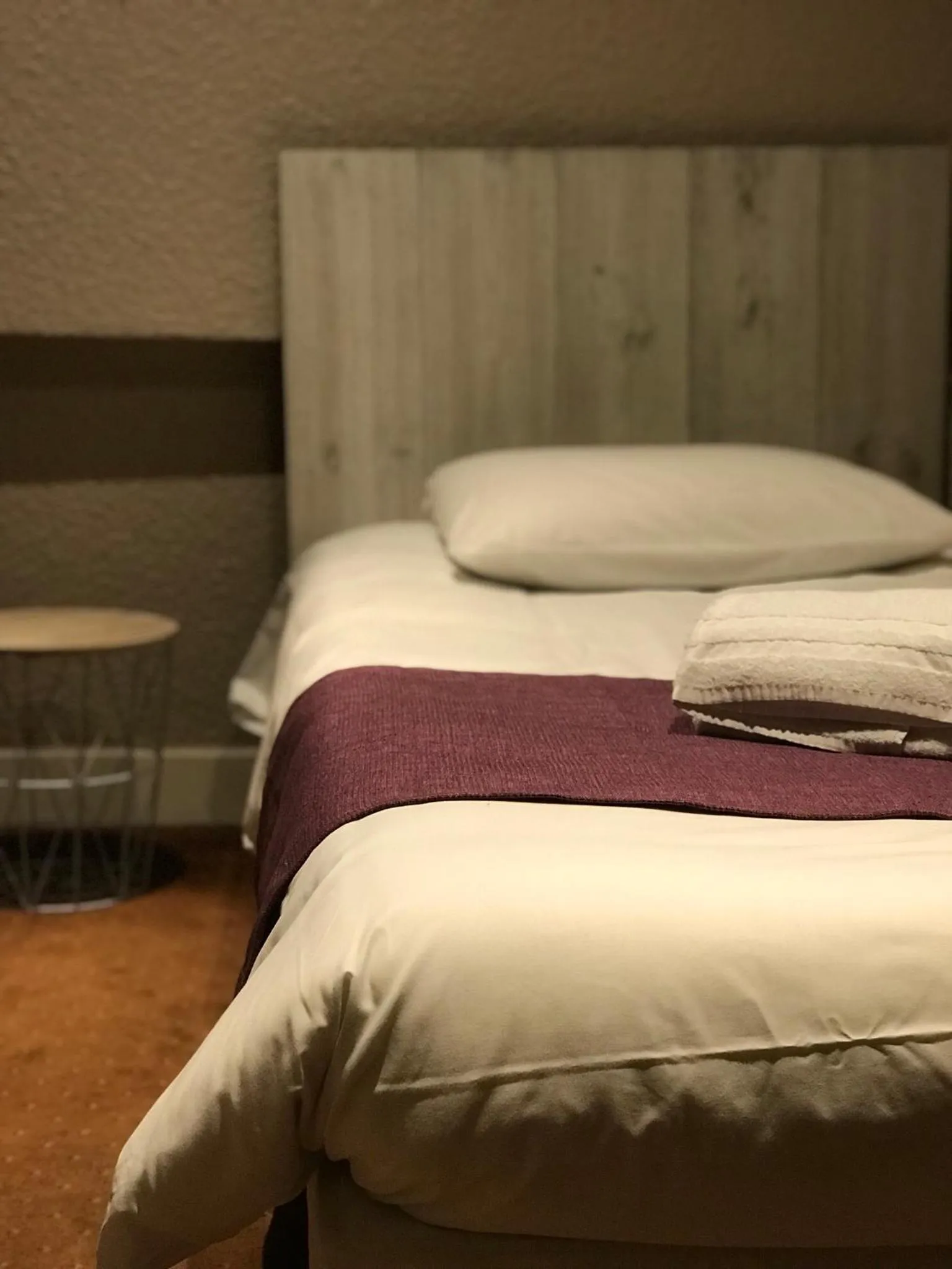 Decorative detail, Bed in Hotel de Bretagne