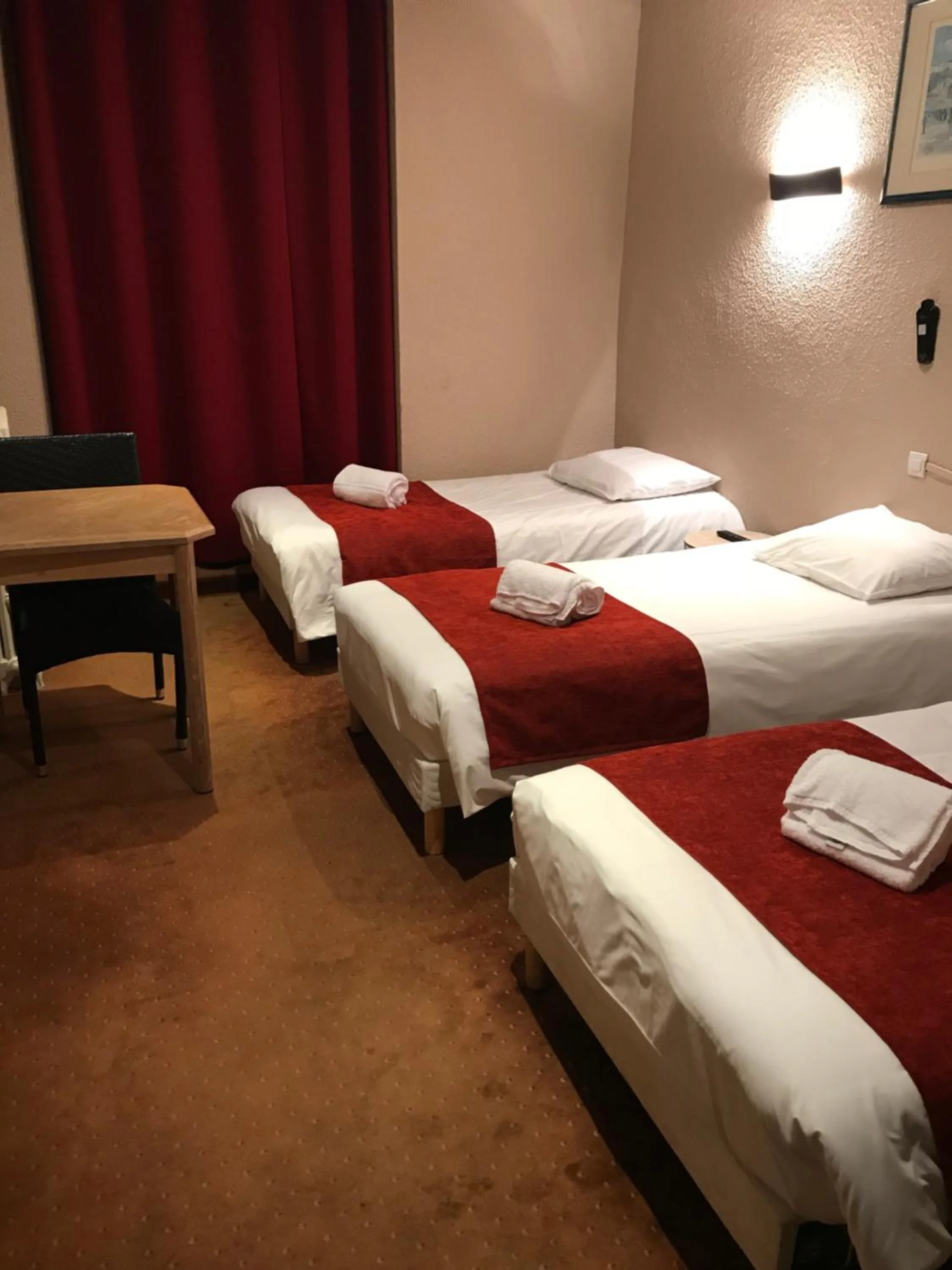 Photo of the whole room, Bed in Hotel de Bretagne