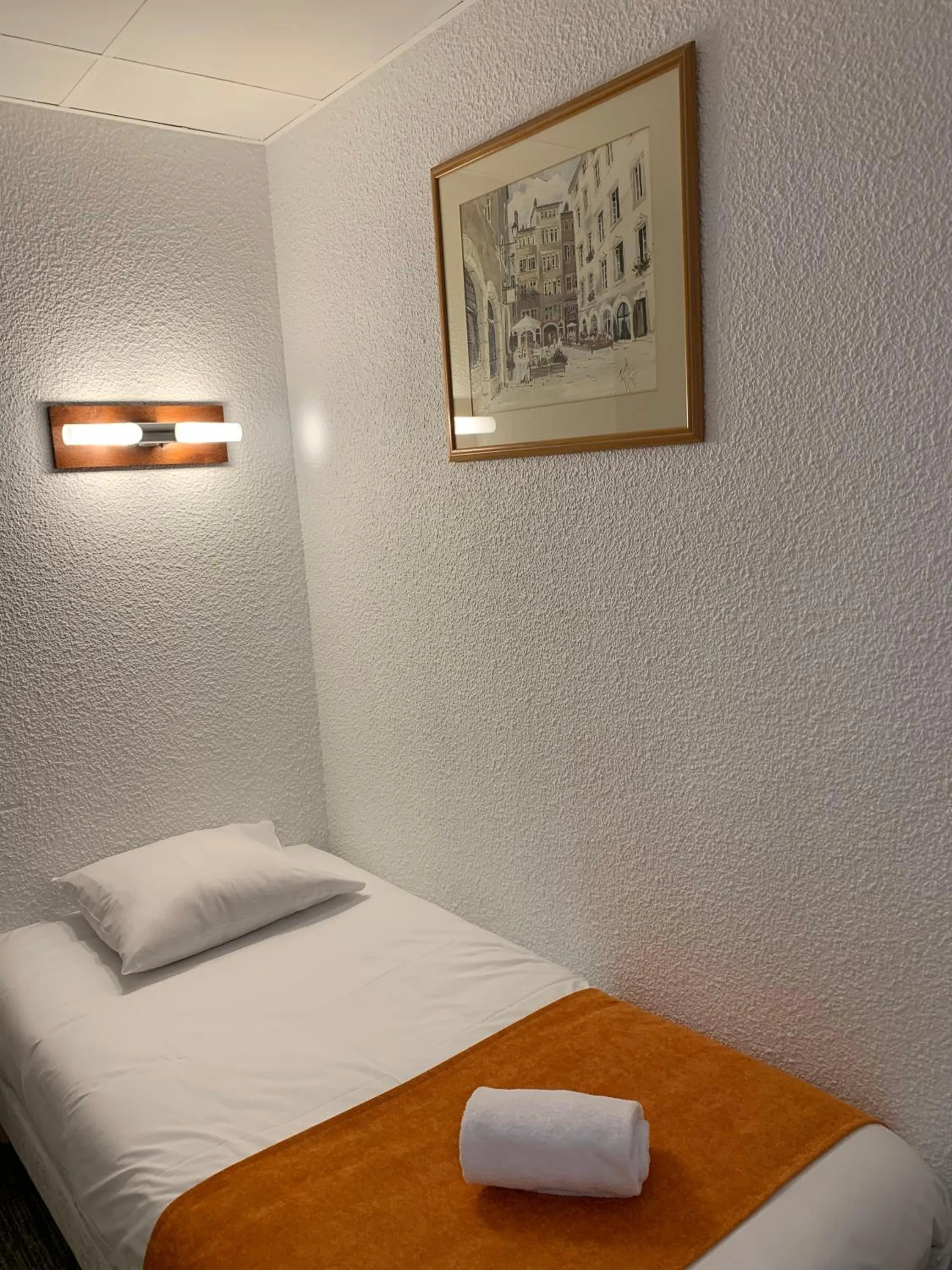 Bed in Hotel de Bretagne