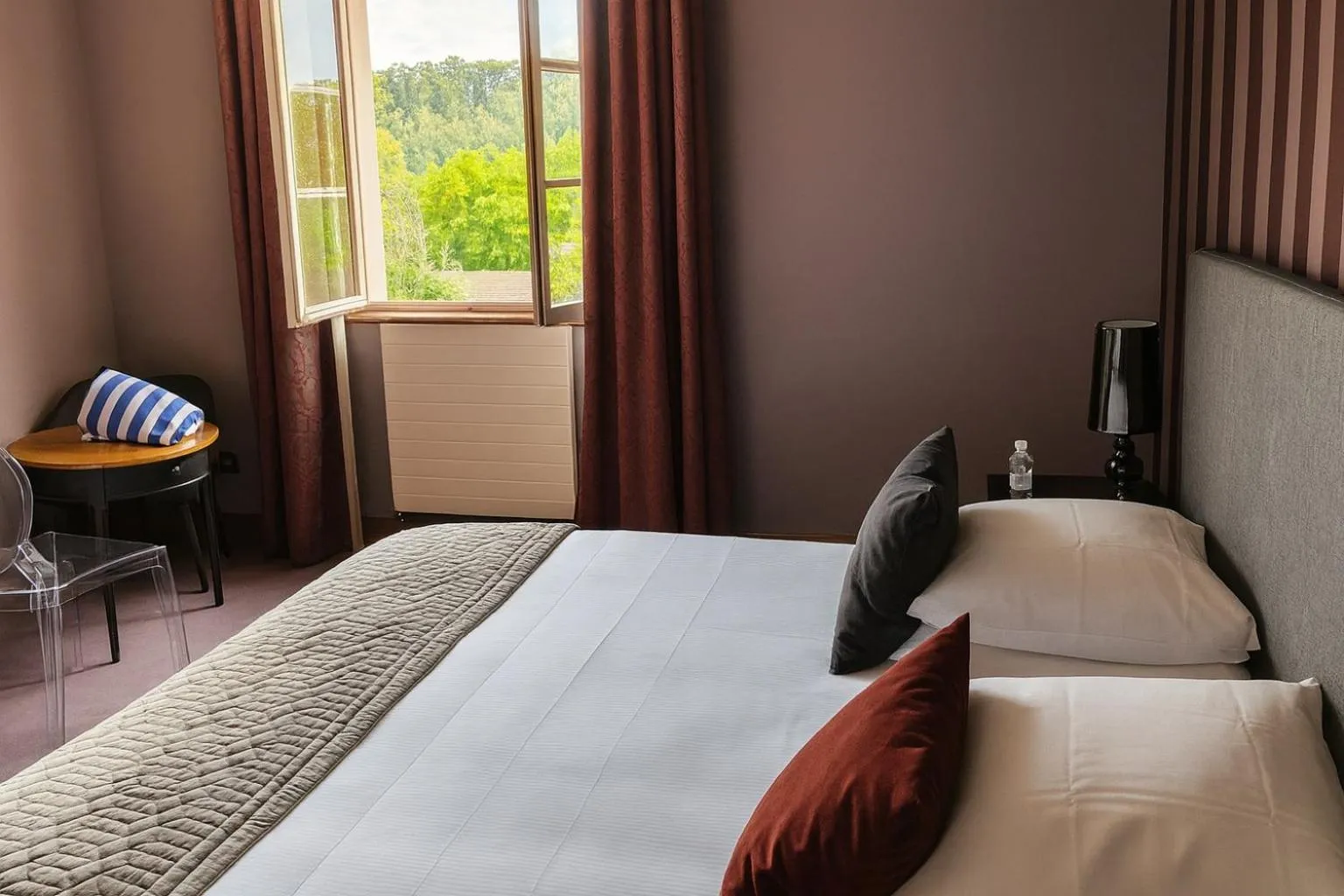 Bed in Hôtel Golf Château de Chailly