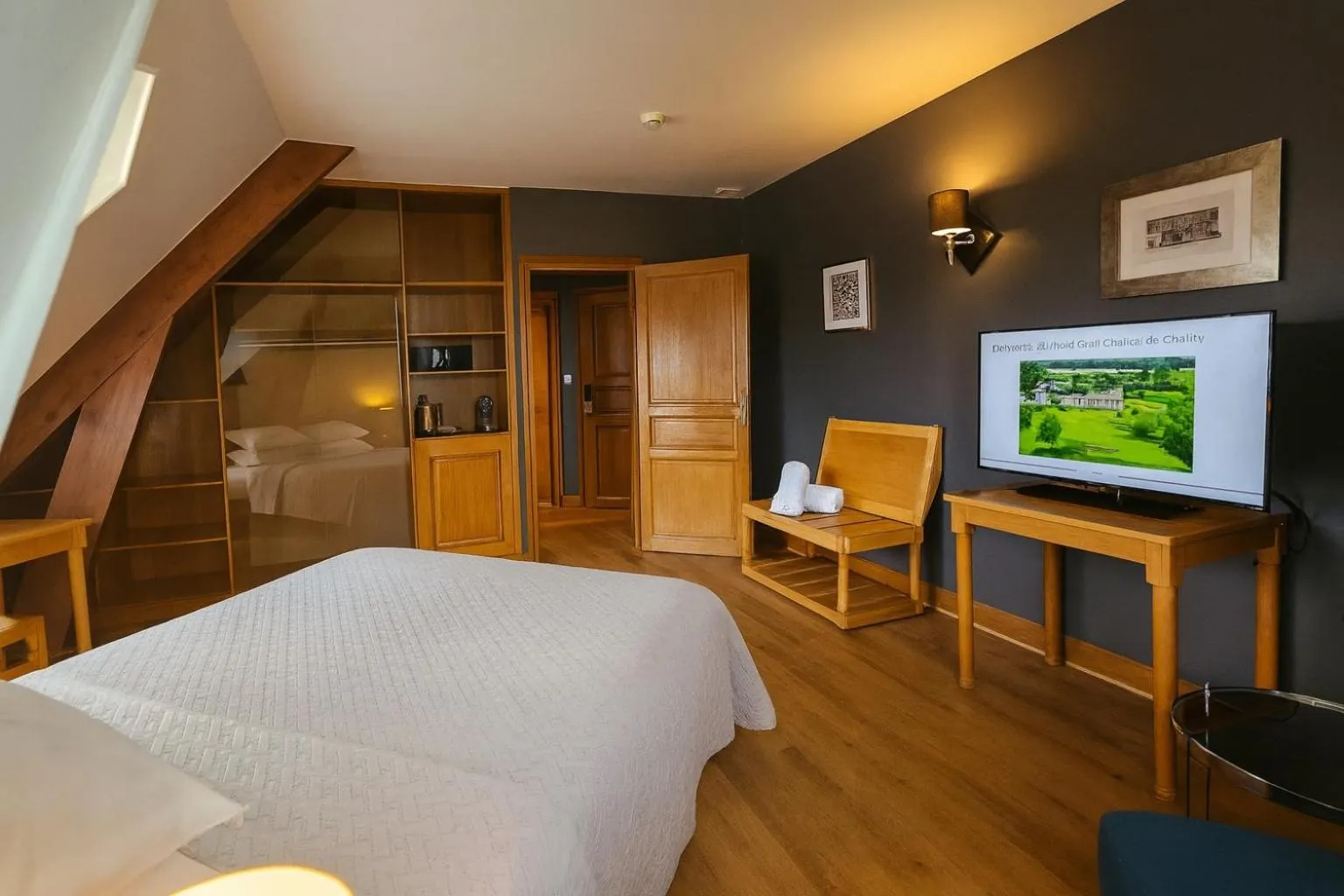 Bed in Hôtel Golf Château de Chailly