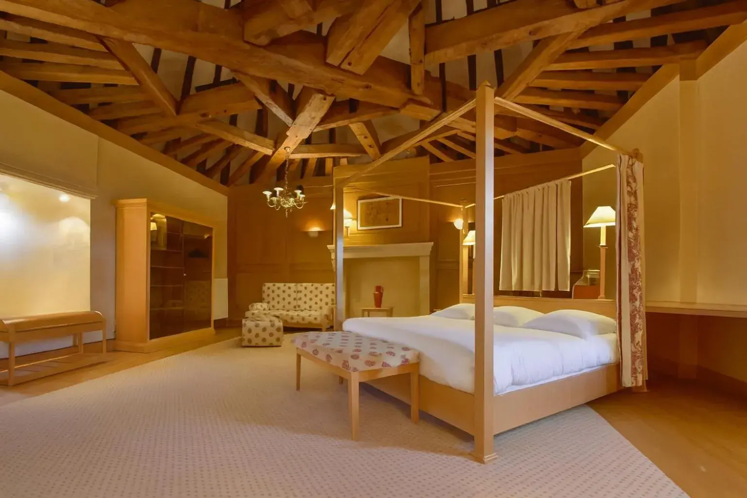 Castle Suite with Golf View in Hôtel Golf Château de Chailly Castle Suite with Golf View in Hôtel Golf Château de Chailly