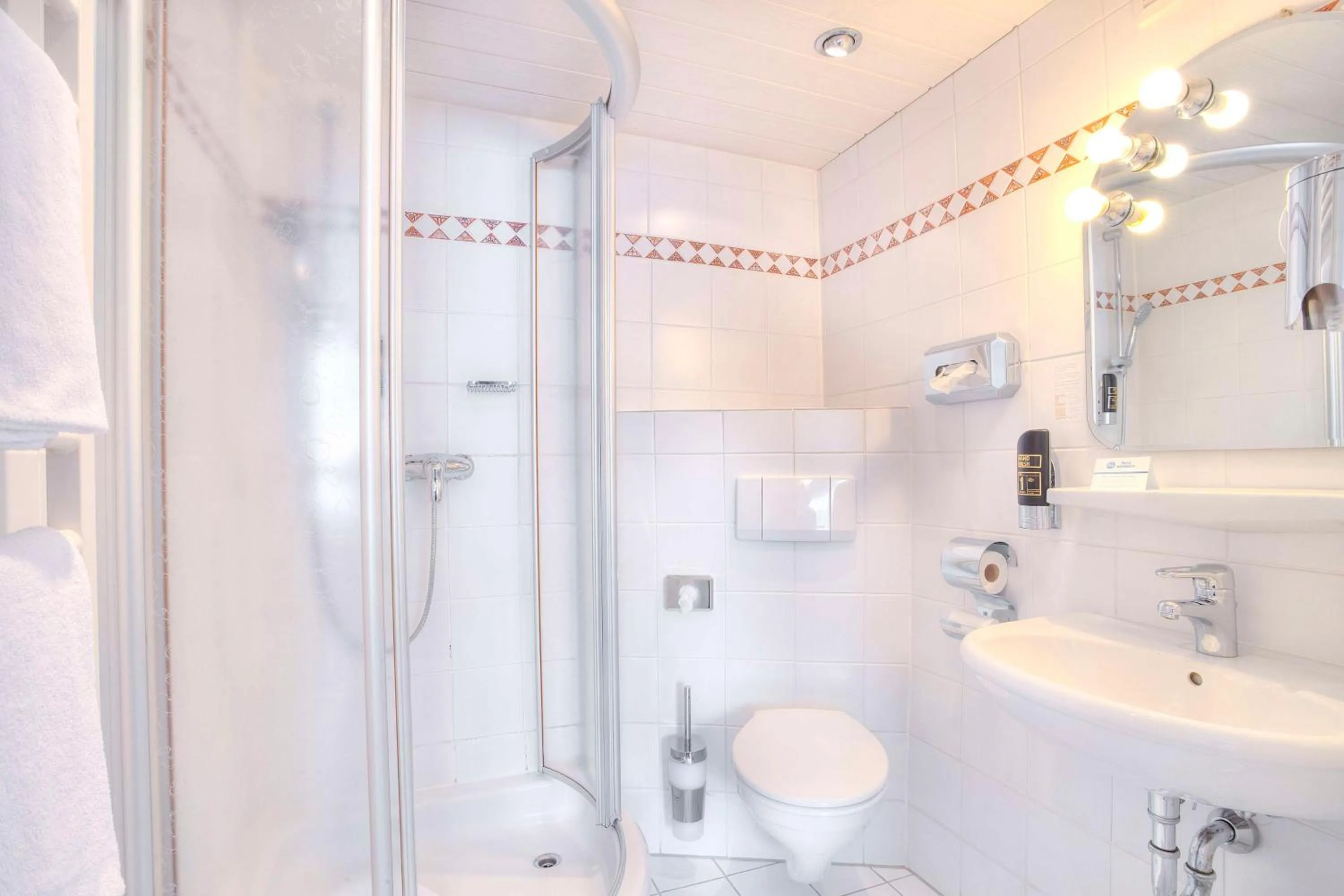 Shower in Best Western Hotel Brunnenhof