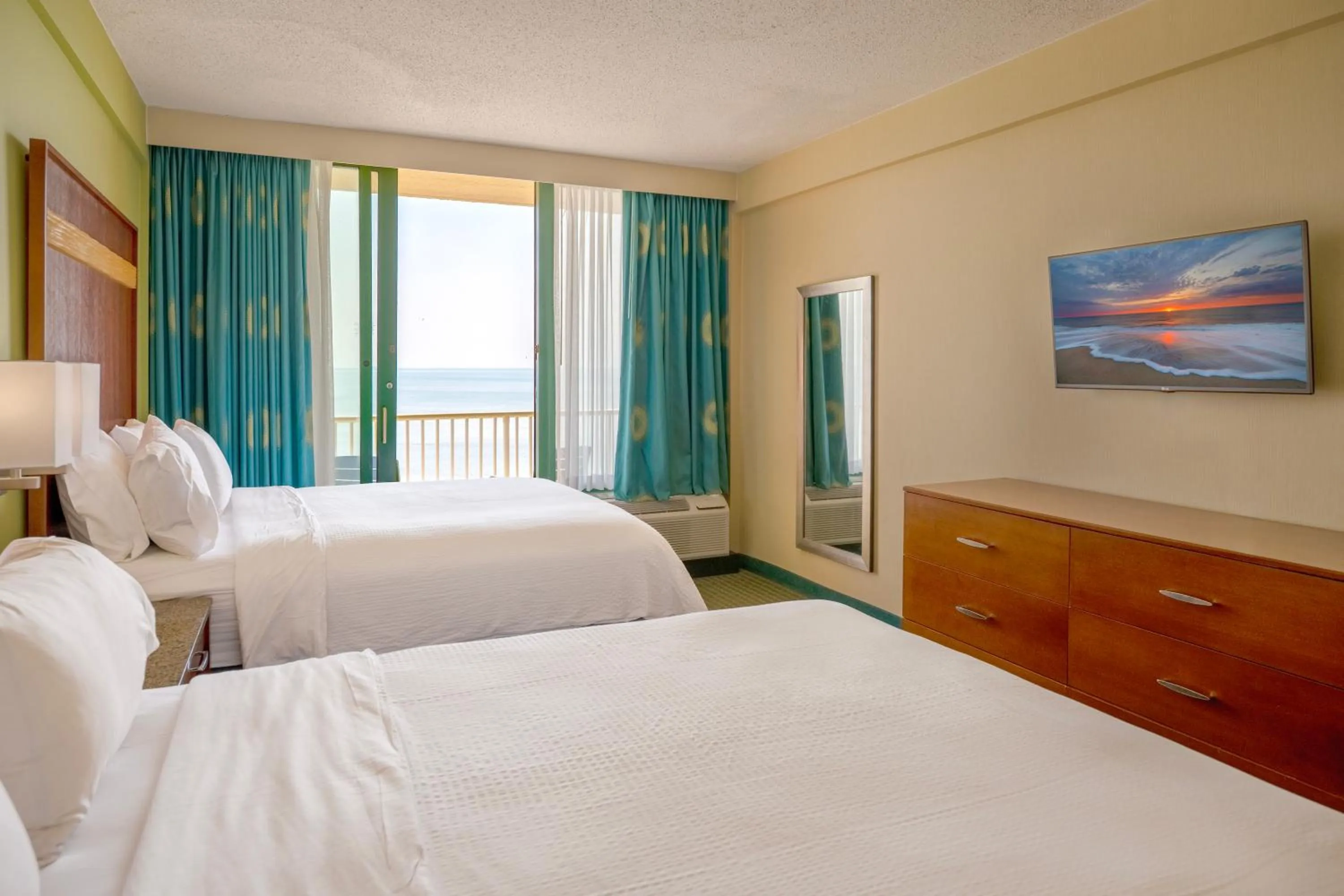 Bed in Holiday Inn & Suites Virginia Beach - North Beach by IHG