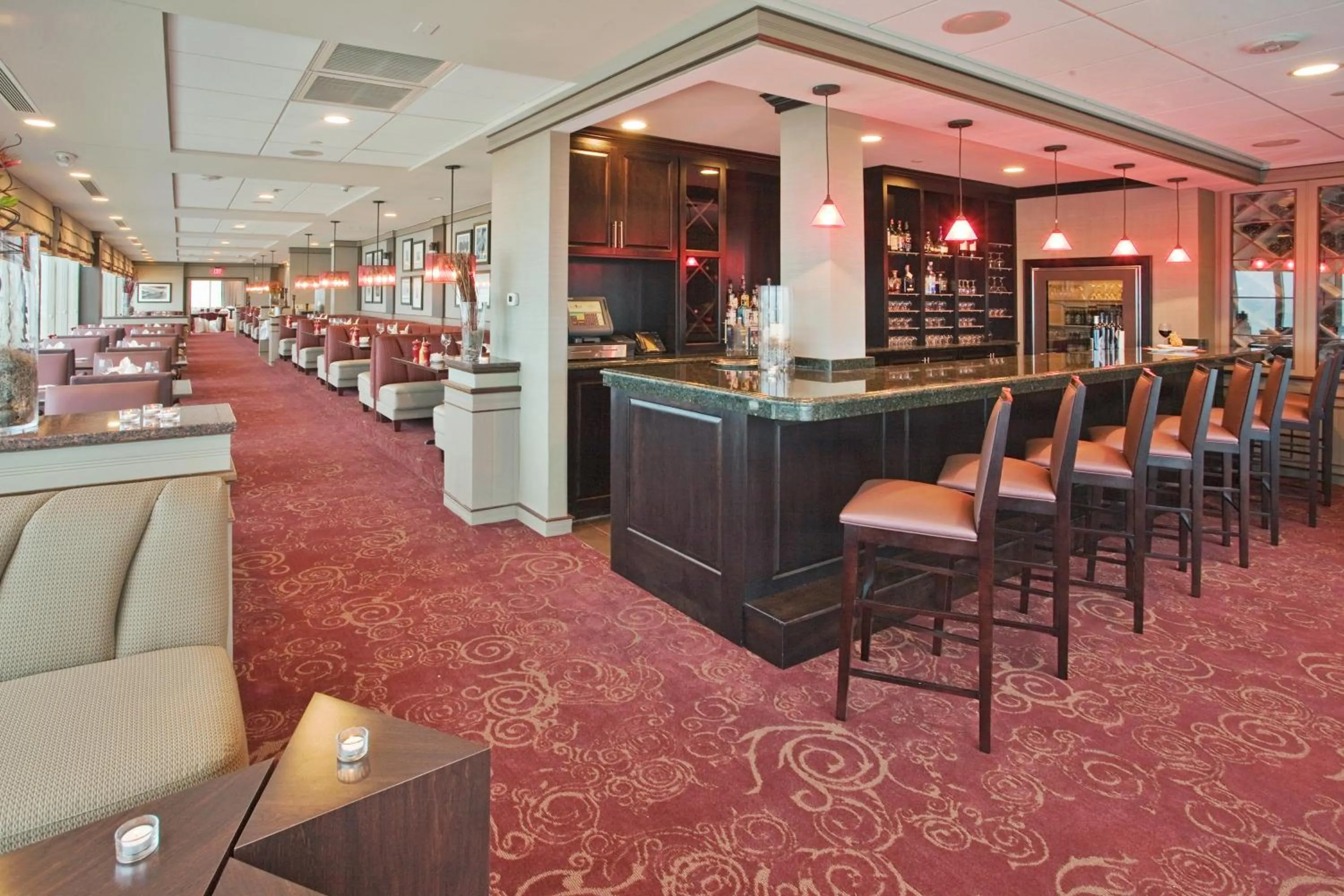 Lounge or bar in Holiday Inn & Suites Virginia Beach - North Beach by IHG