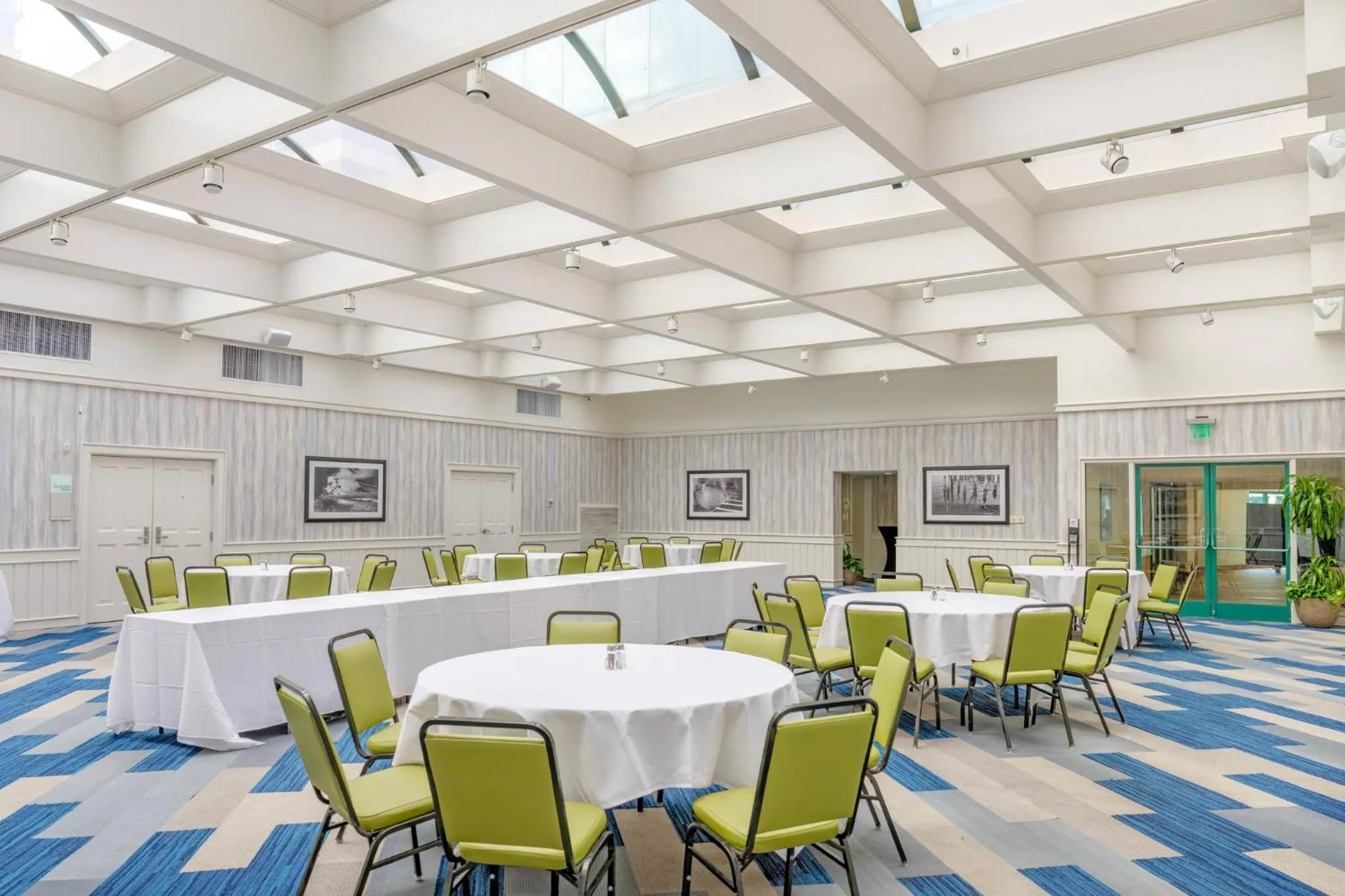 Meeting/conference room in Holiday Inn & Suites Virginia Beach - North Beach by IHG