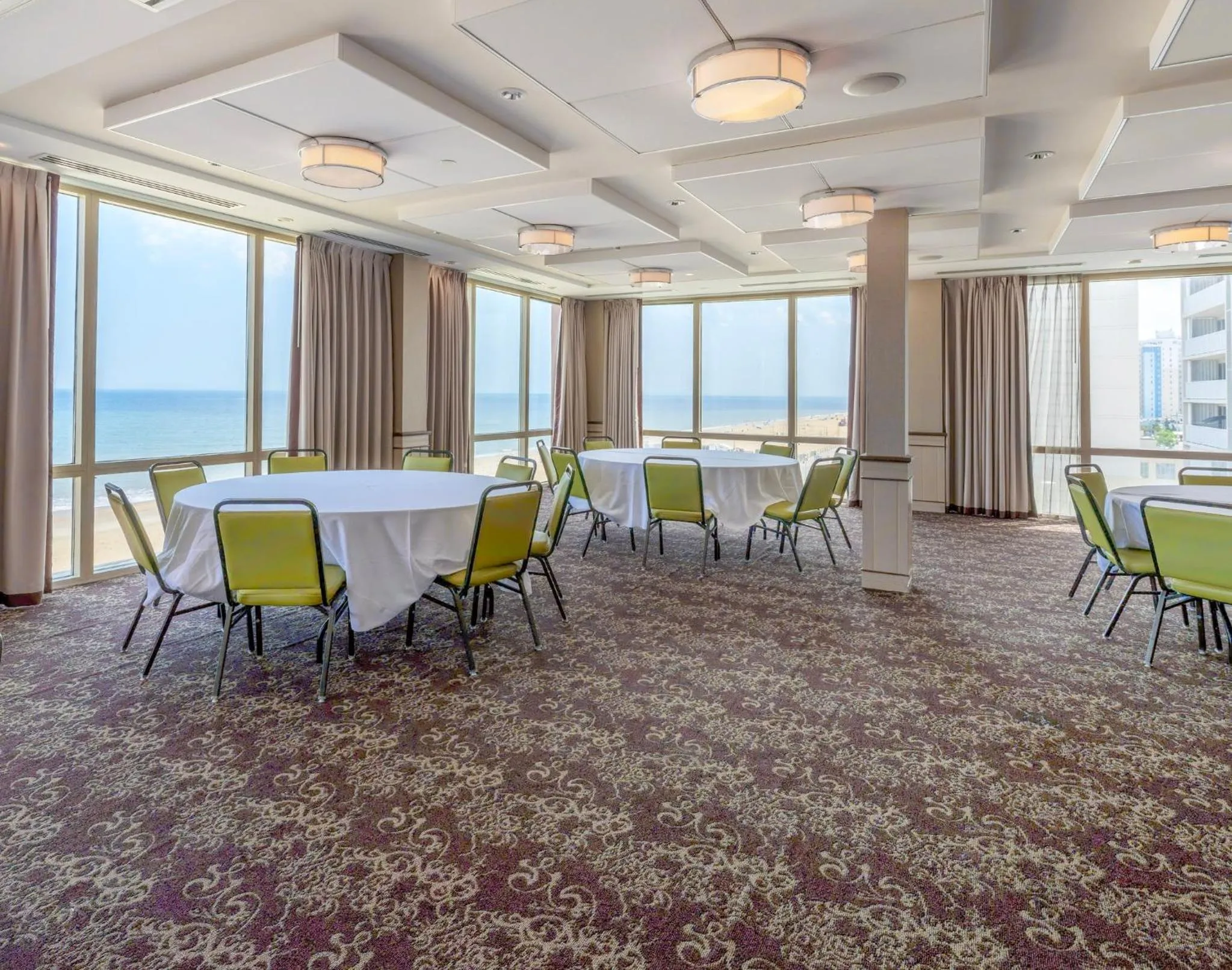 Restaurant/places to eat in Holiday Inn & Suites Virginia Beach - North Beach by IHG