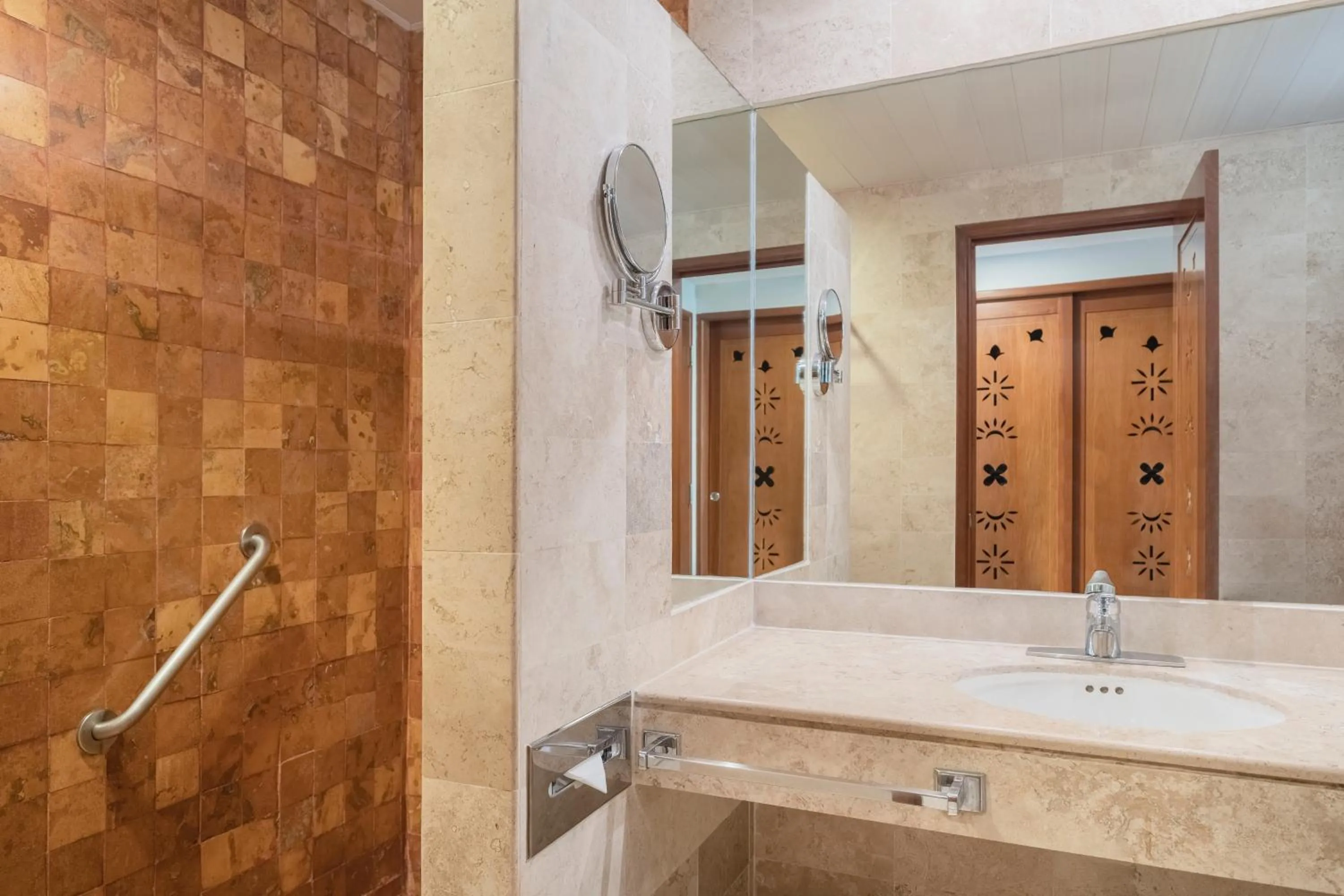 Bathroom in Iberostar Waves Paraíso del Mar - All Inclusive