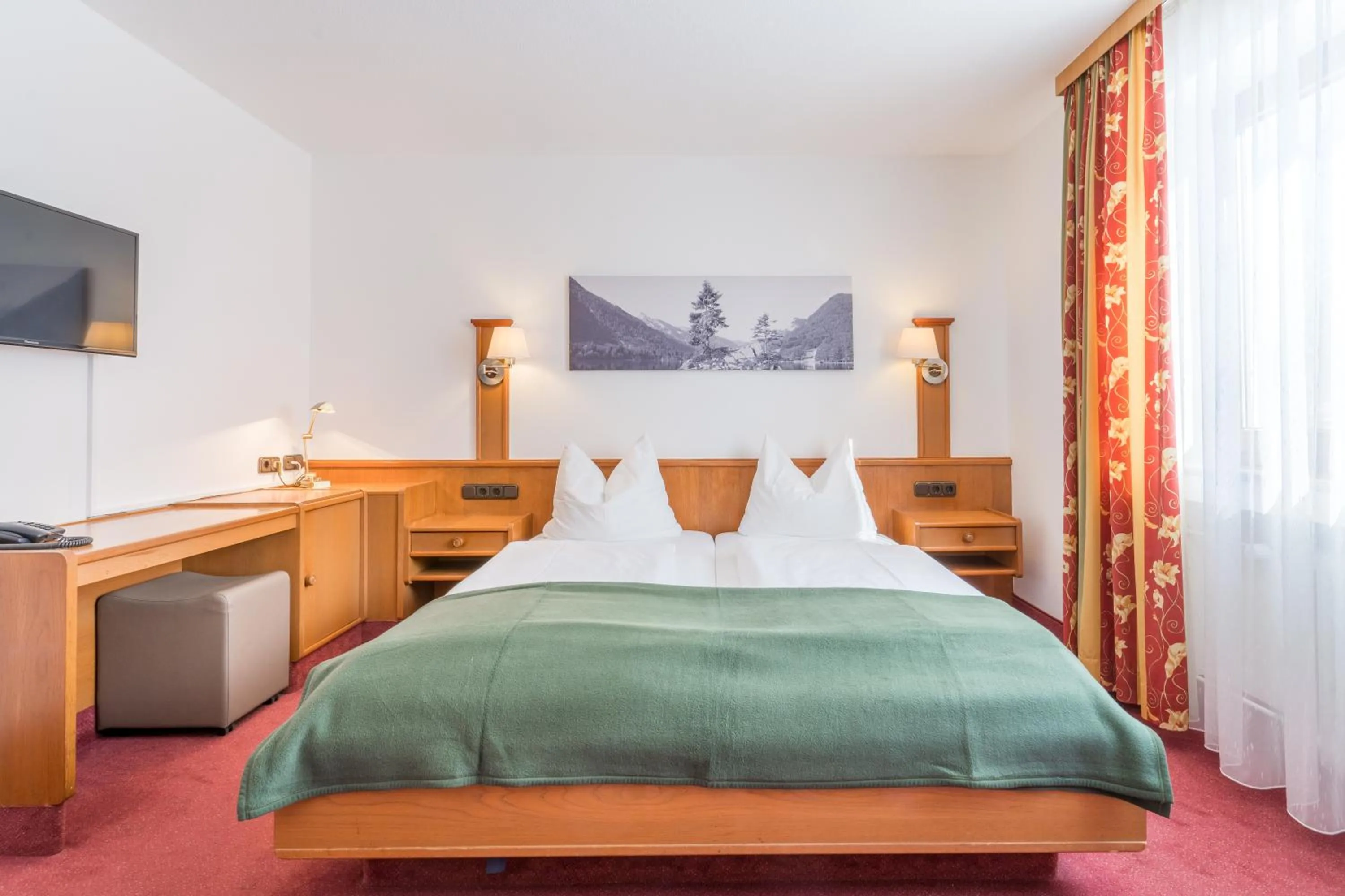 Bedroom, Bed in BSW Hotel Hubertus-Park