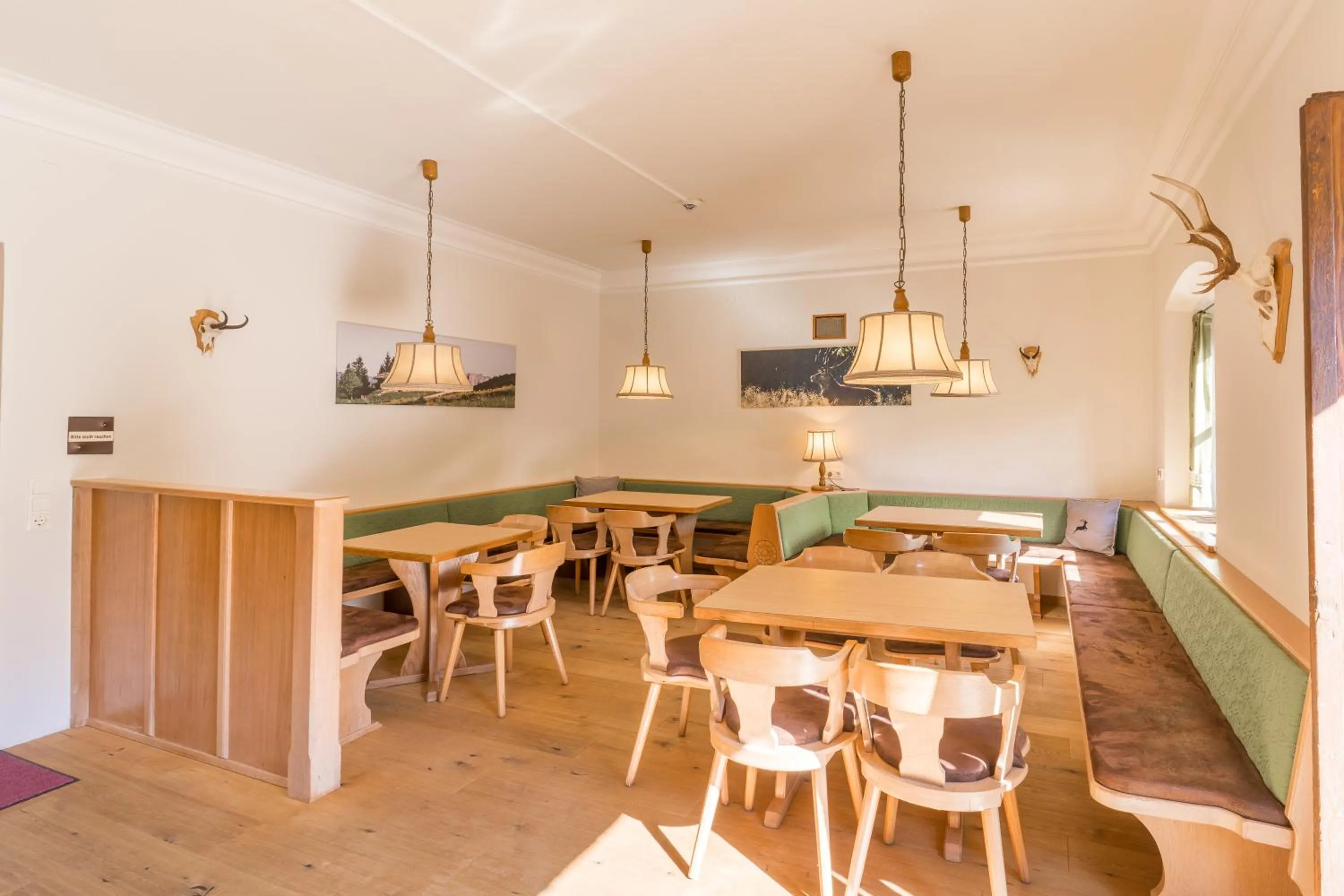 Communal lounge/ TV room in BSW Hotel Hubertus-Park