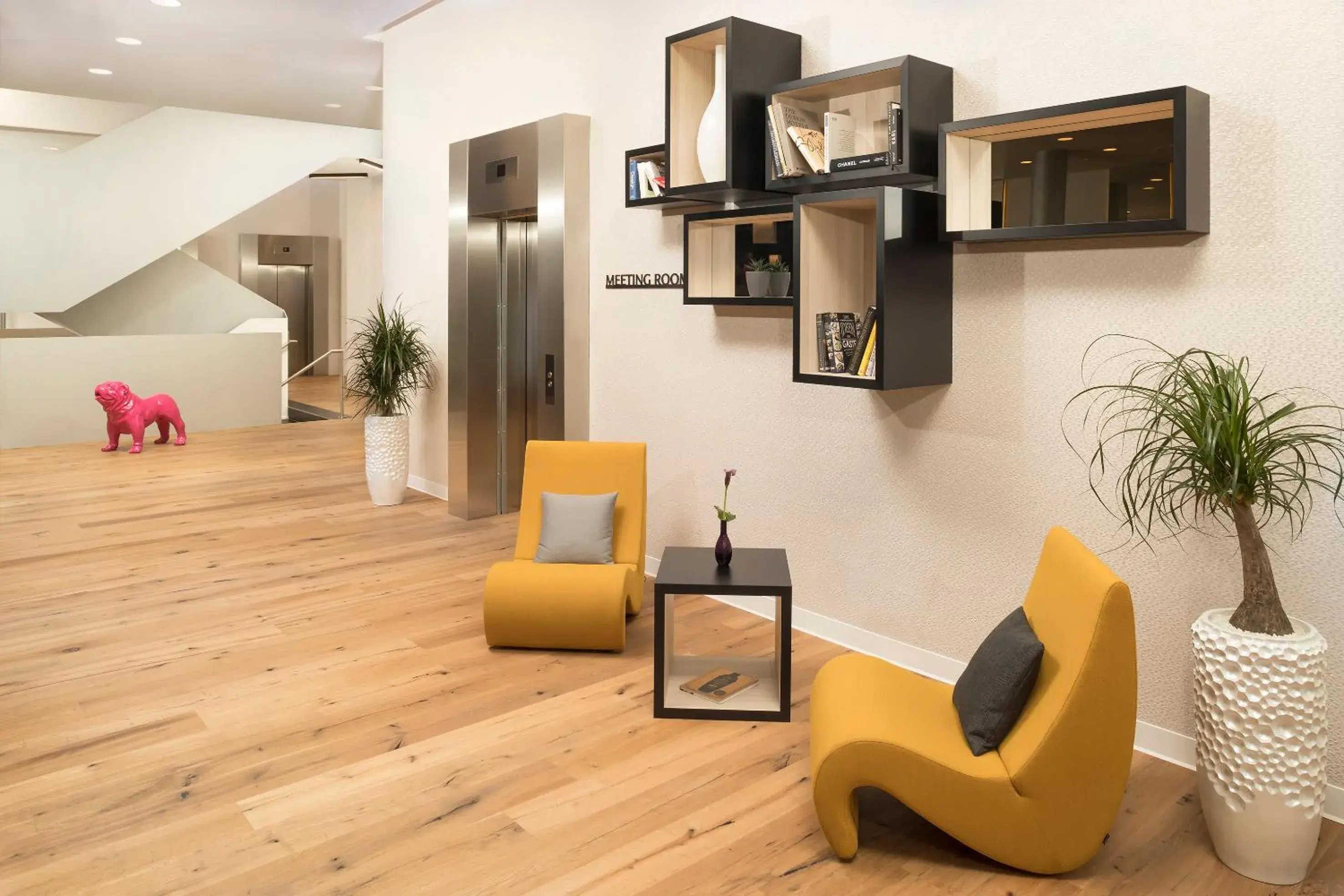 Lobby or reception in INNSiDE by Meliá Frankfurt Ostend Lobby or reception in INNSiDE by Meliá Frankfurt Ostend