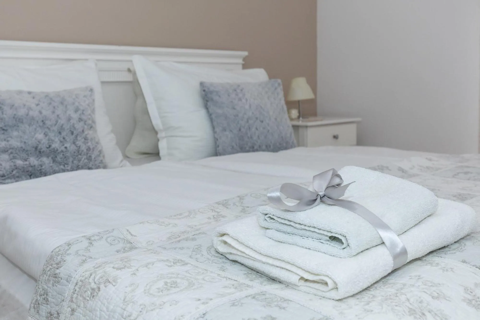 Property building, Bed in Happy Apartments Mostar