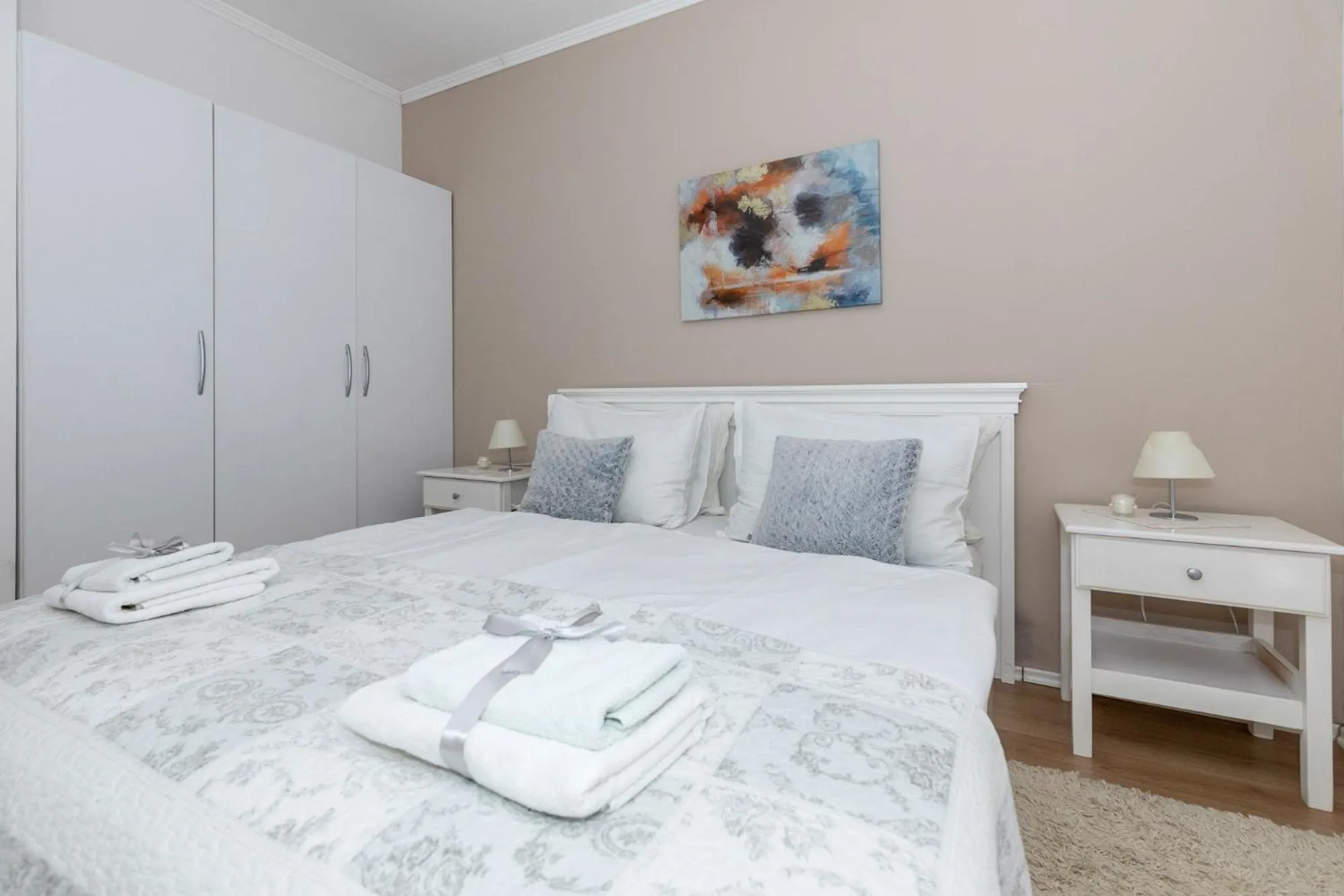 Property building, Bed in Happy Apartments Mostar