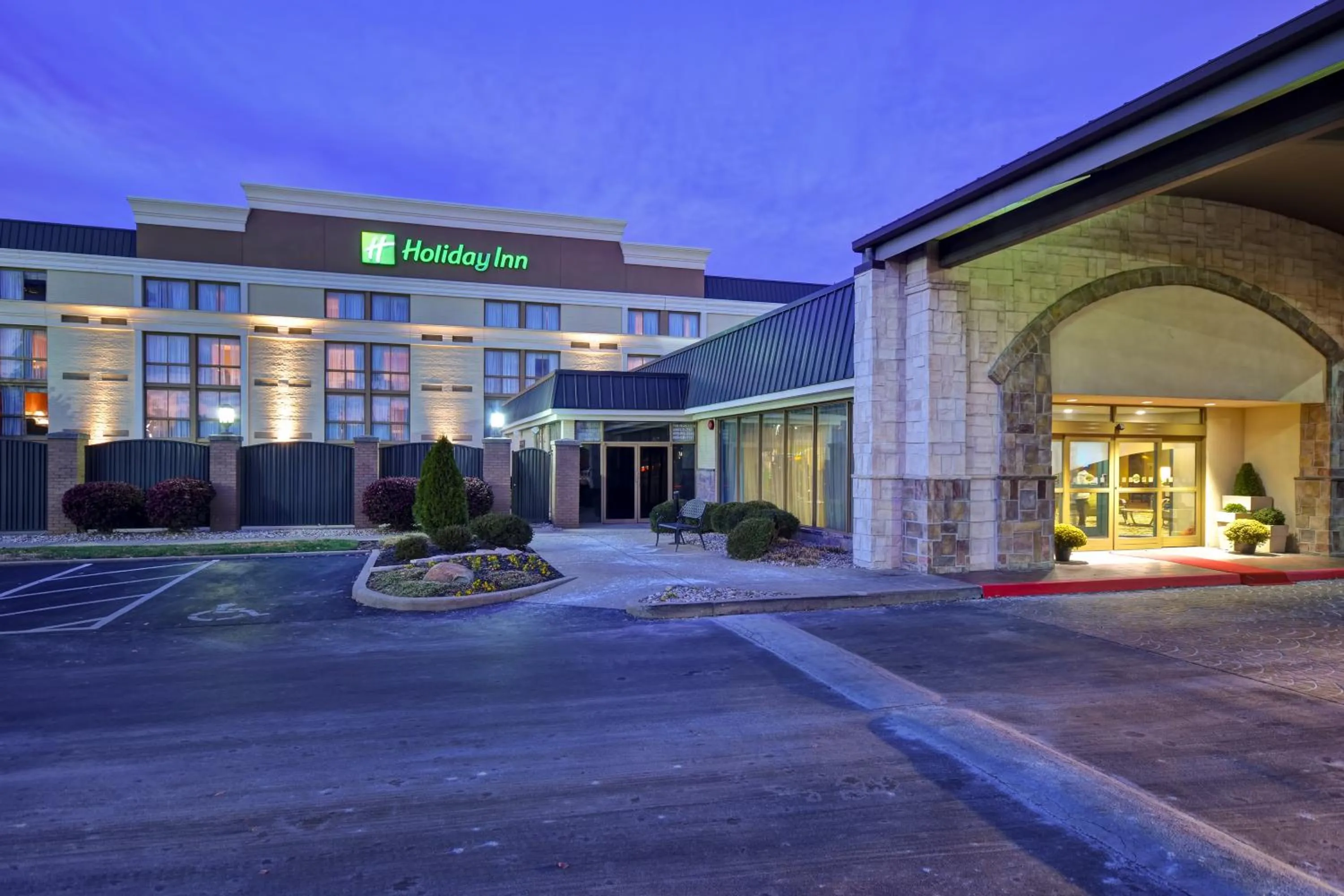 Property building in Holiday Inn Cincinnati-Riverfront by IHG