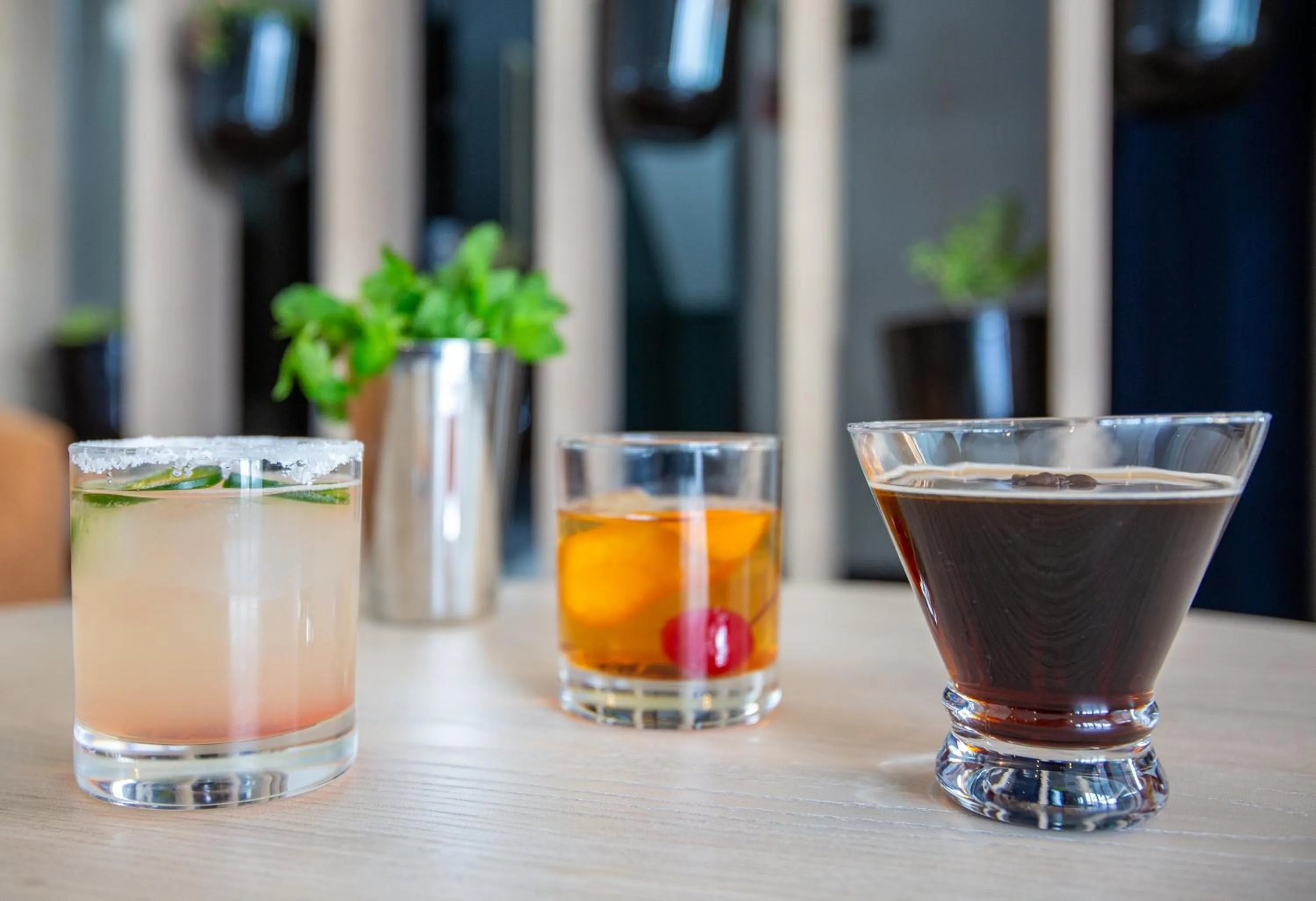 Lounge or bar in voco Flagstaff by IHG